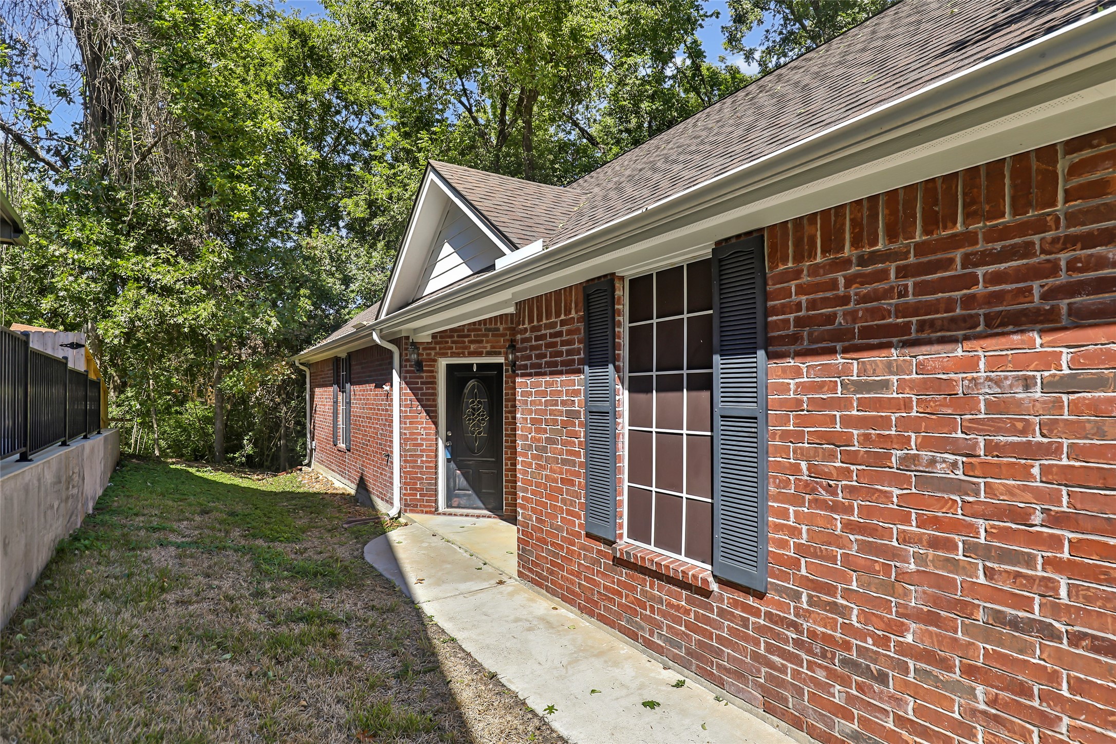 108 Harbour Town Circle, Conroe, TX 77356 108 Harbour Town Circle, Conroe, TX 77356