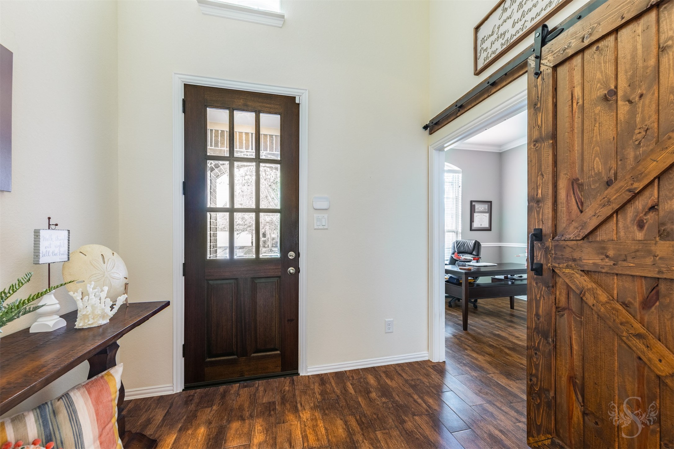 Photos include both previously furnished rooms and the homes current vacant condition to help buyers visualize the space and layout. Photos include both previously furnished rooms and the homes current vacant condition to help buyers visualize the space and layout.