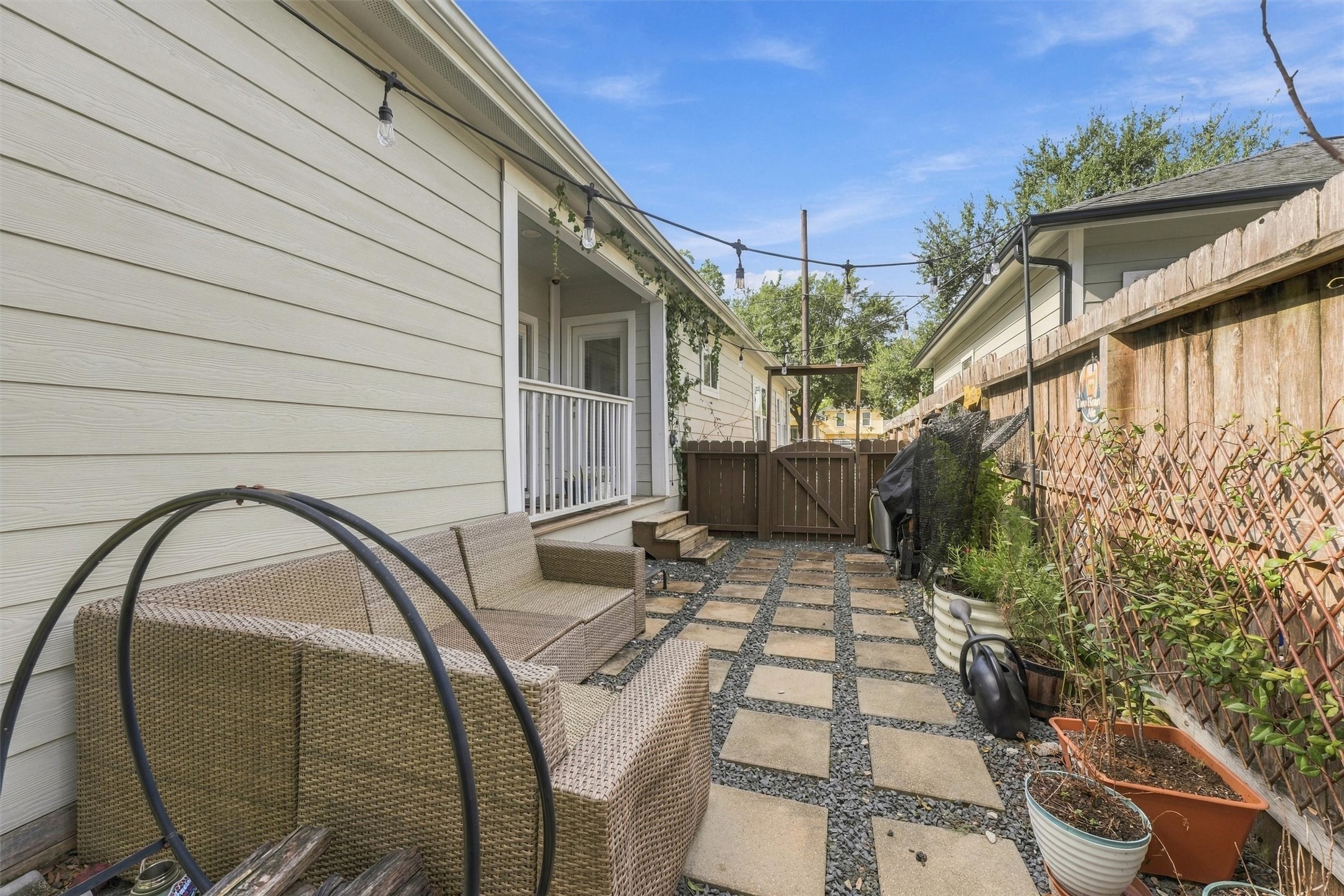 1614 Fulton Street, Houston, TX 77009