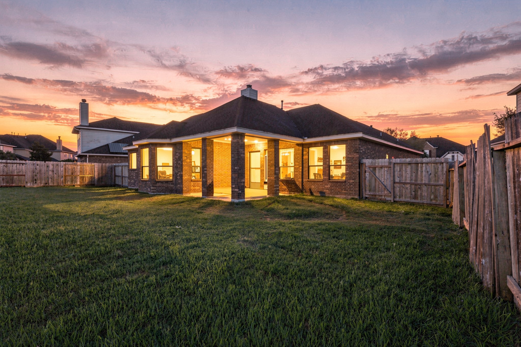 293 W Bend Drive, League City, TX 77573