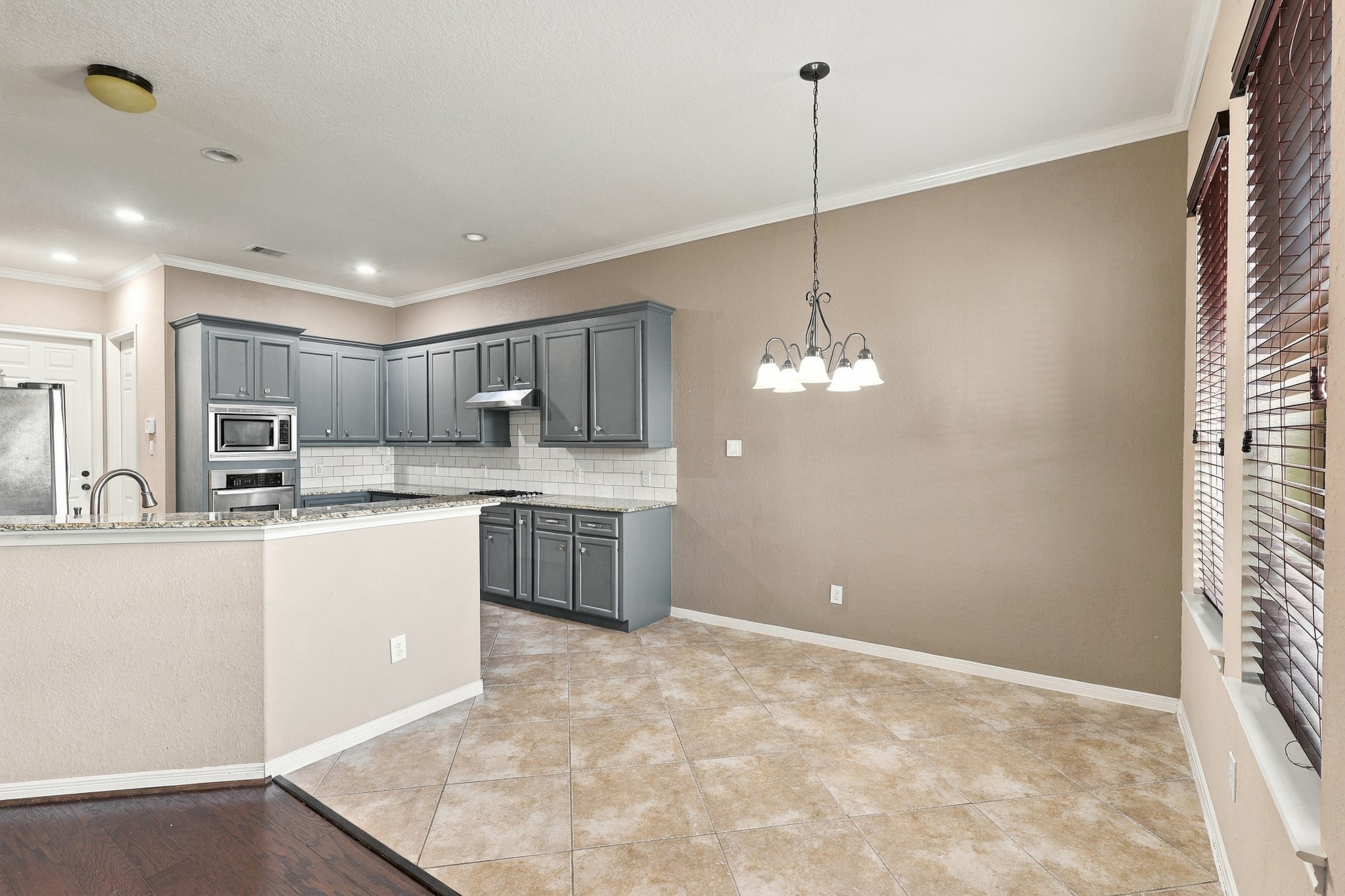 293 W Bend Drive, League City, TX 77573 293 W Bend Drive, League City, TX 77573