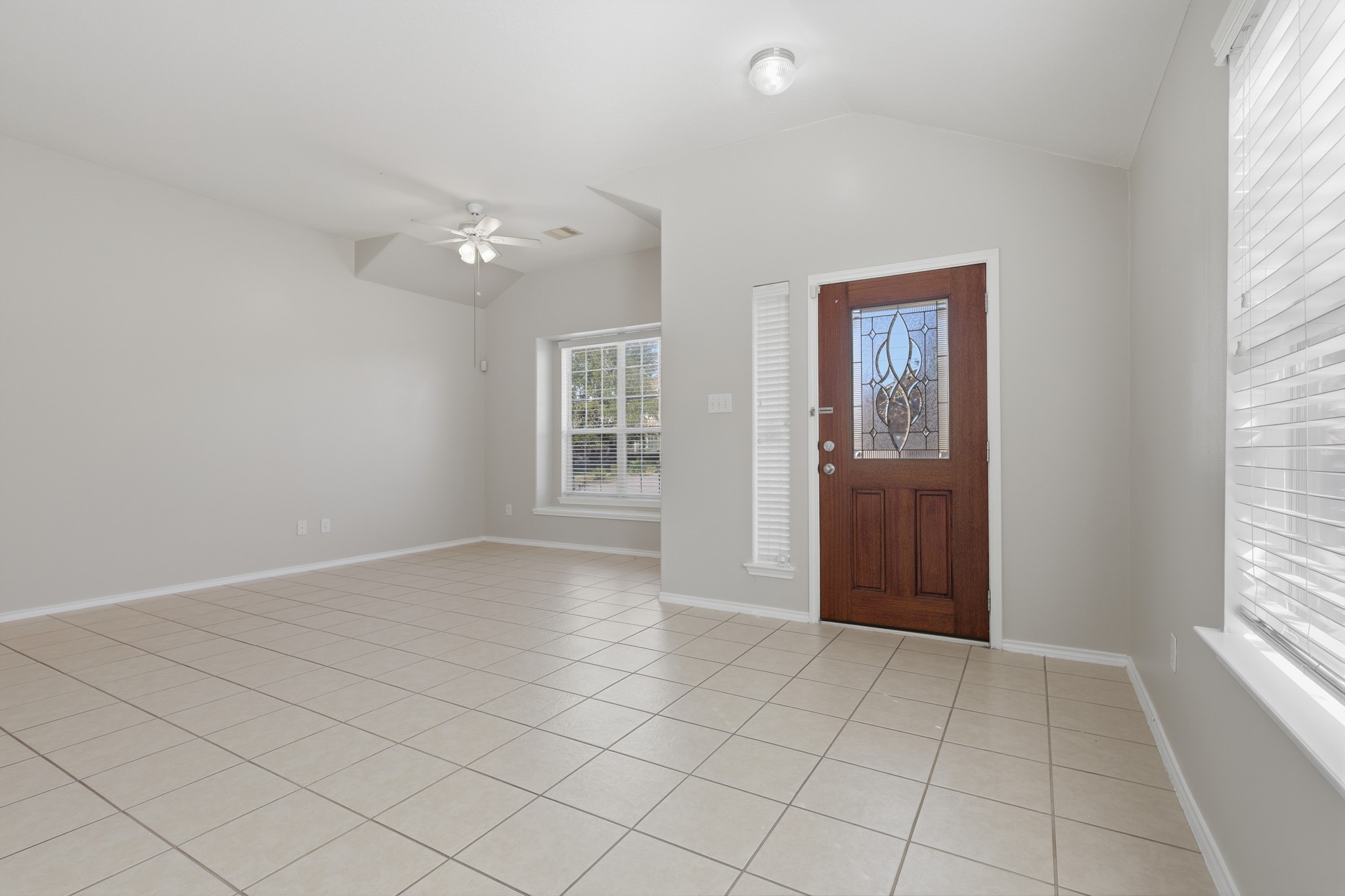 Spacious entryway