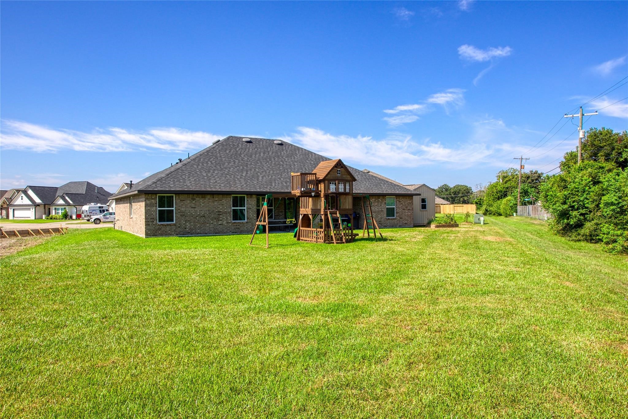 10 Gemstone Court, Angleton, TX 77515
