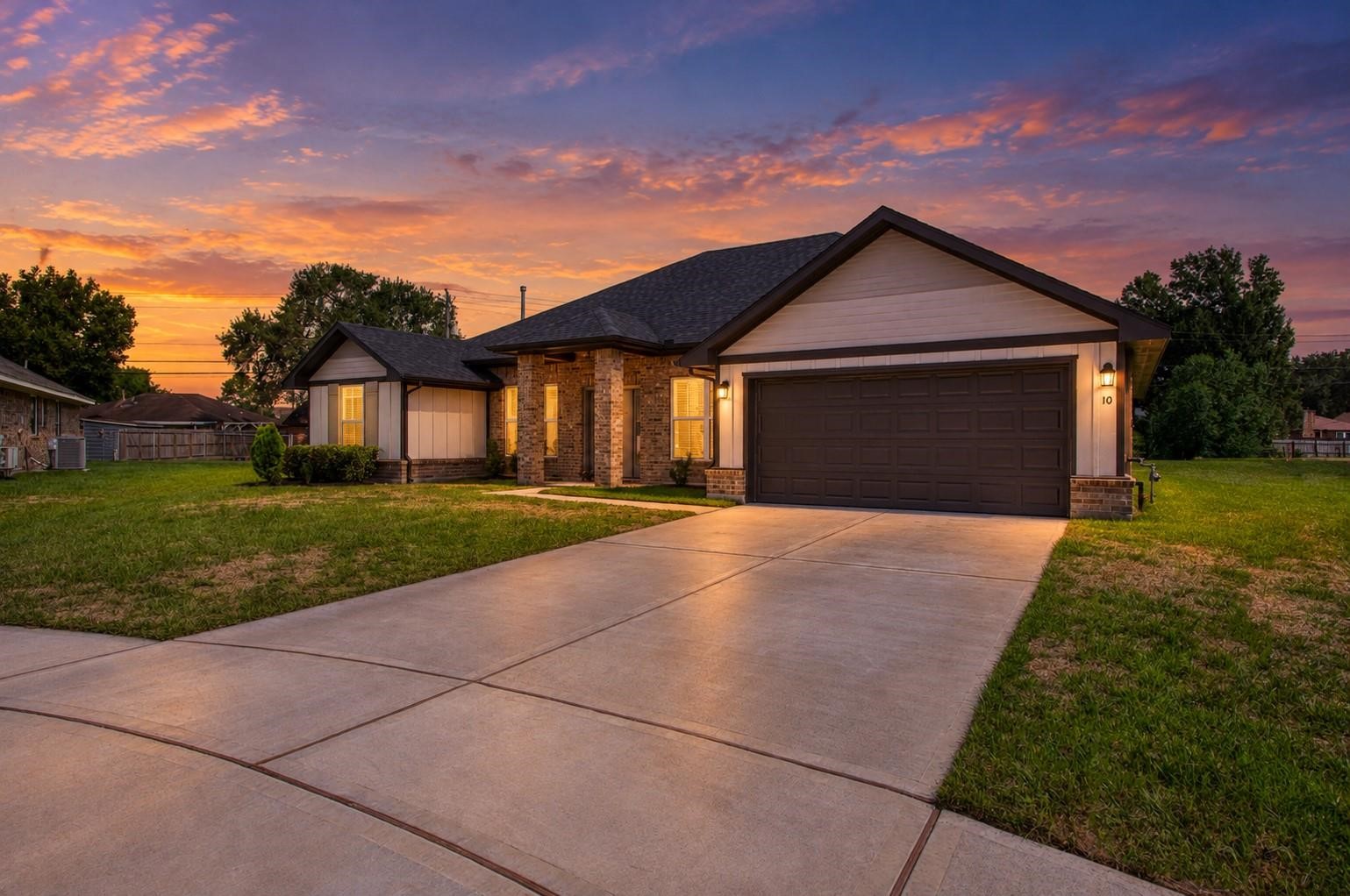 10 Gemstone Court, Angleton, TX 77515 10 Gemstone Court, Angleton, TX 77515