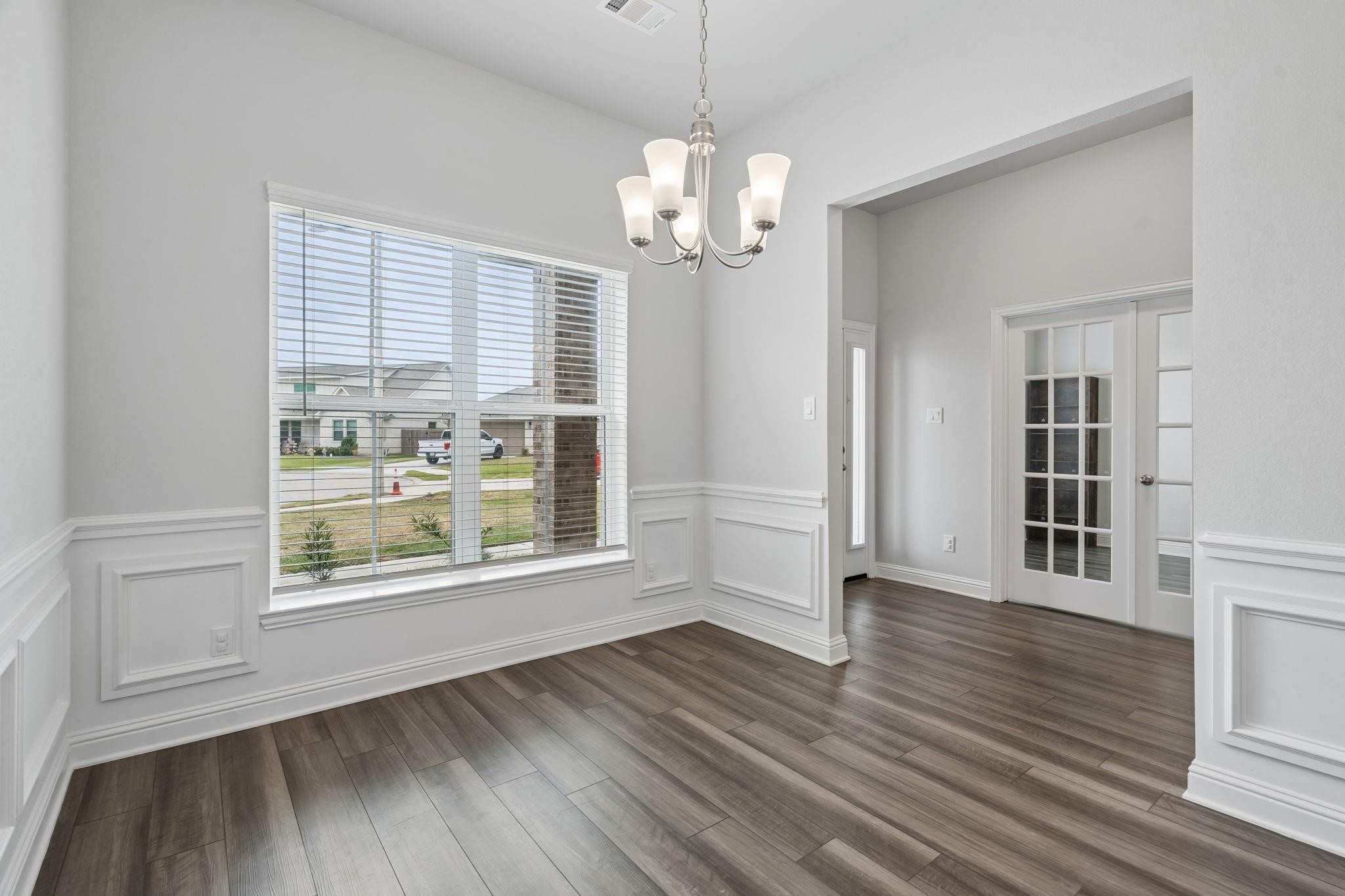 10 Gemstone Court, Angleton, TX 77515