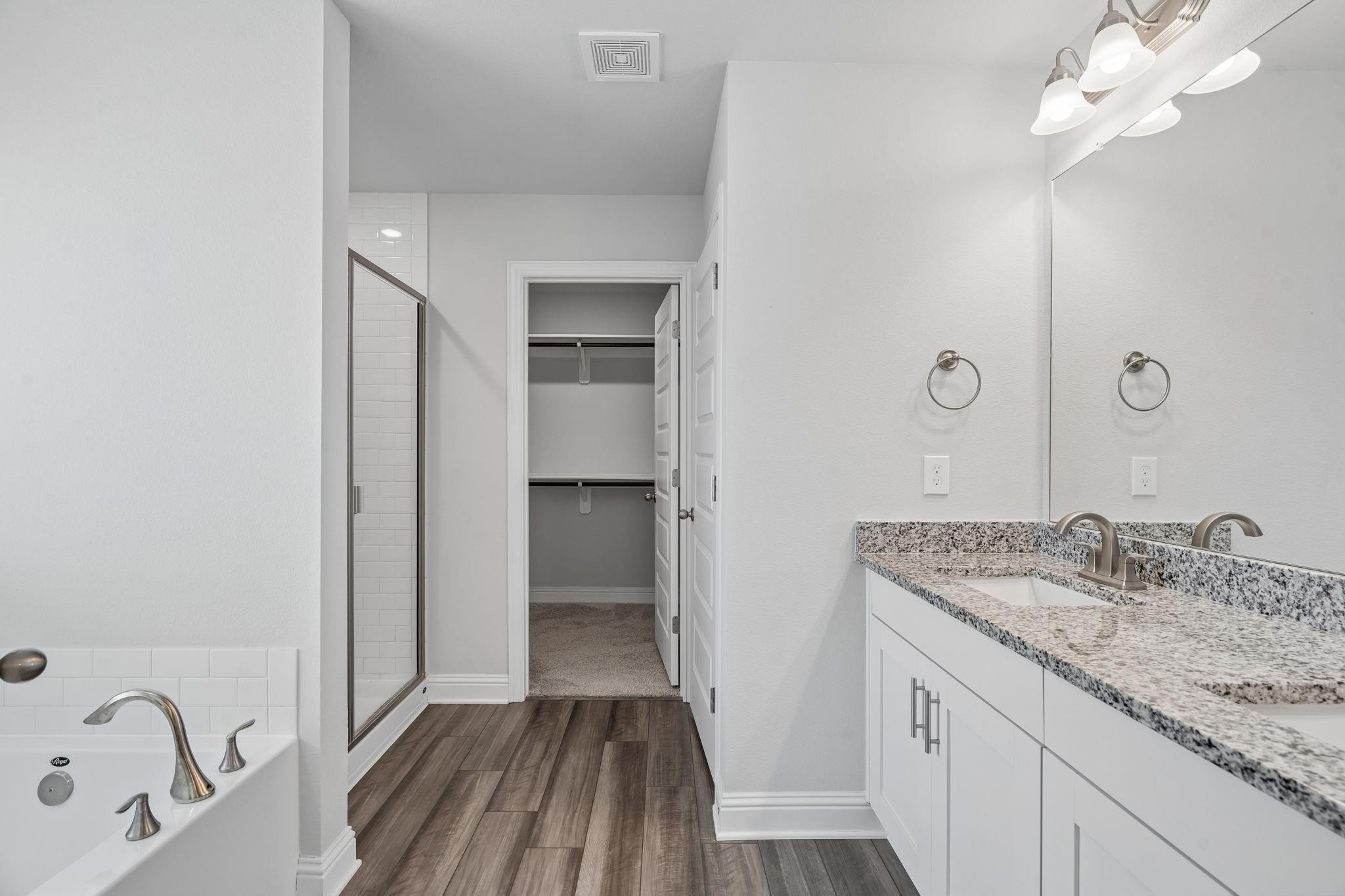 10 Gemstone Court, Angleton, TX 77515