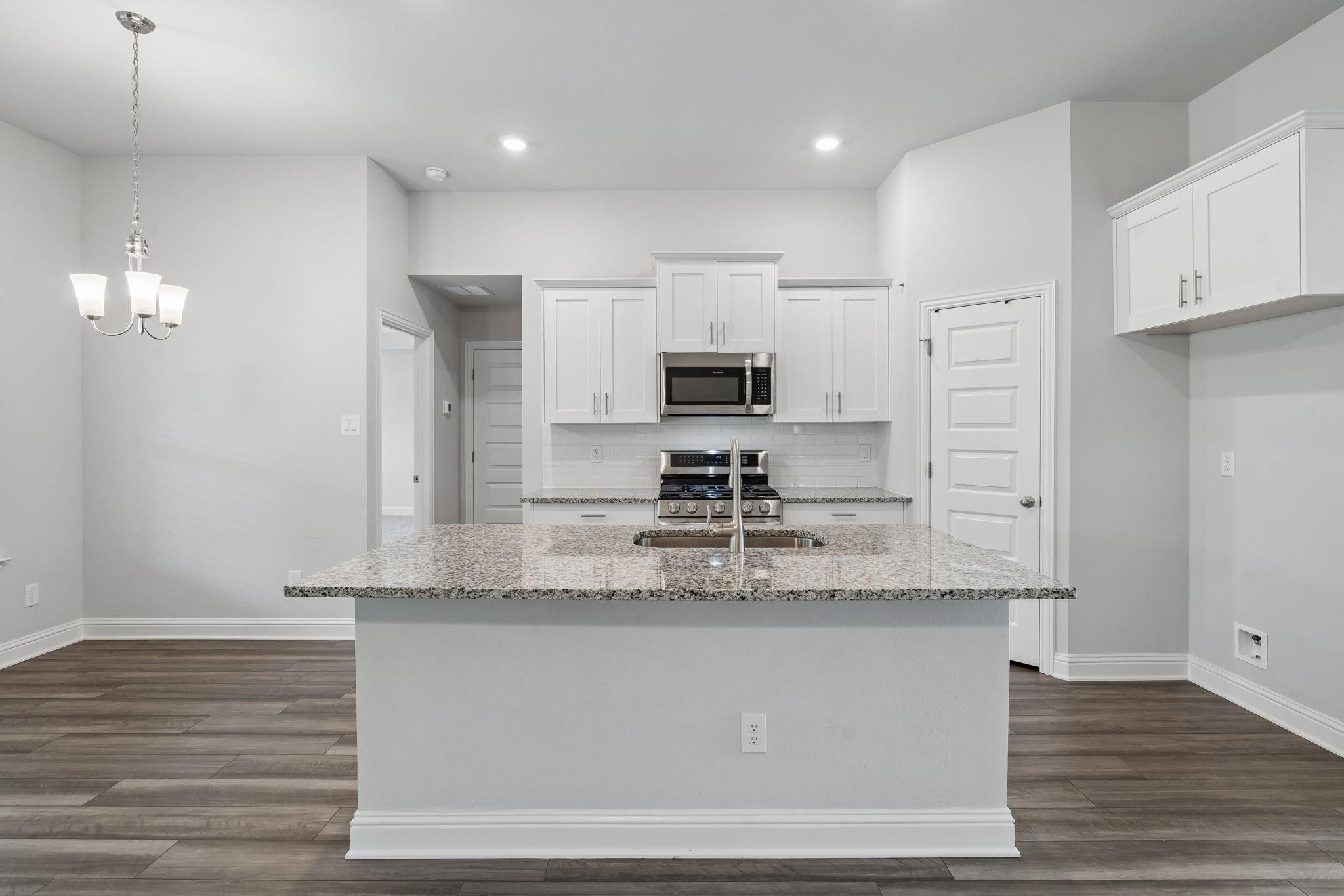 10 Gemstone Court, Angleton, TX 77515