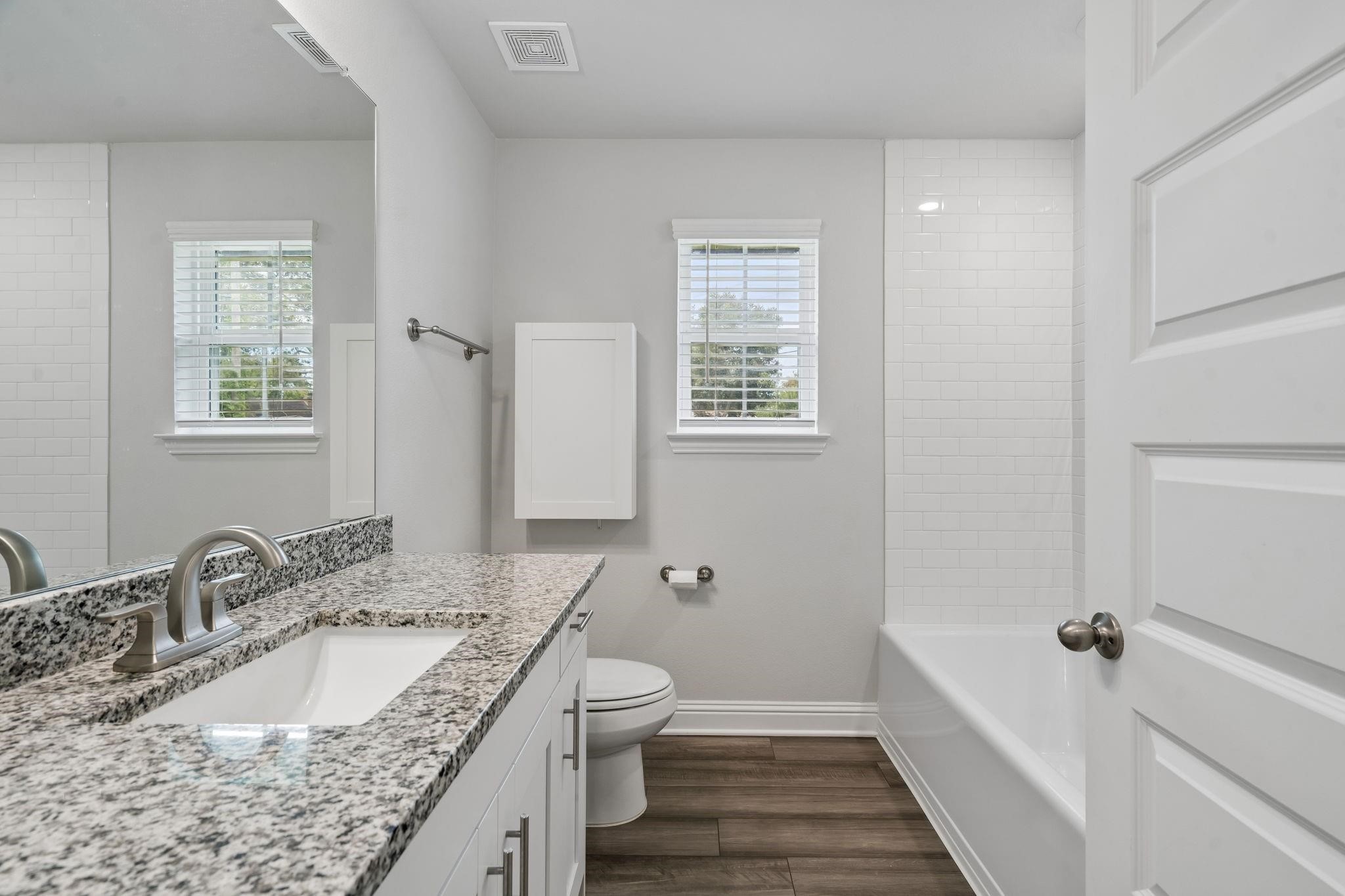 10 Gemstone Court, Angleton, TX 77515