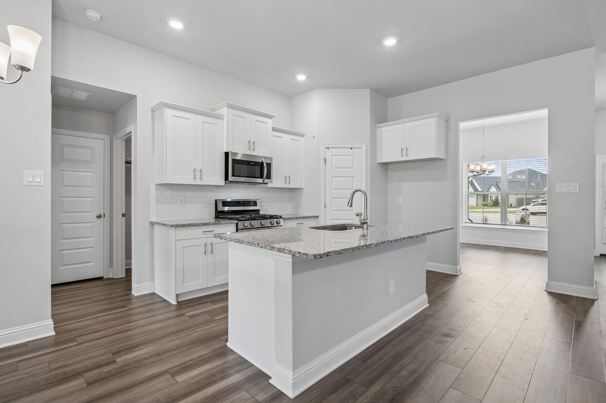 10 Gemstone Court, Angleton, TX 77515