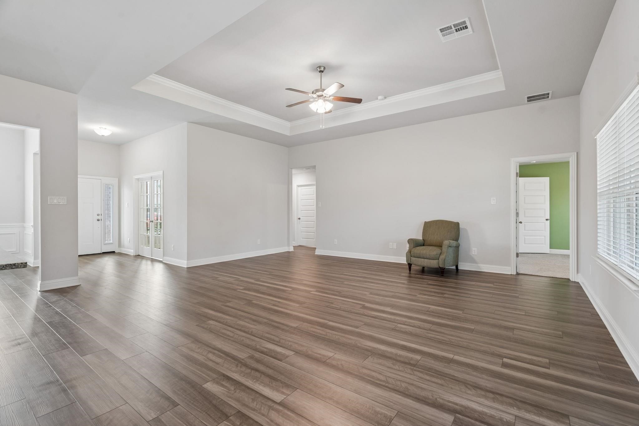10 Gemstone Court, Angleton, TX 77515