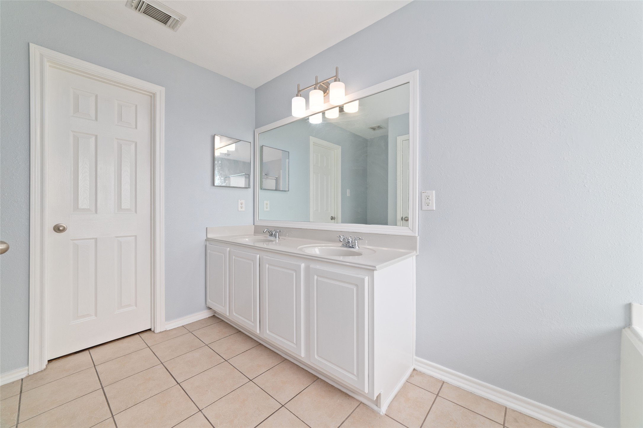 8734 Rainglen Lane, Houston, TX 77044