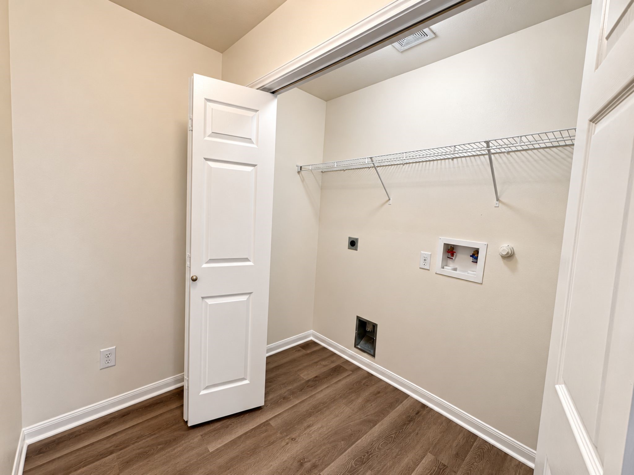 Laundry Room (Downstairs)