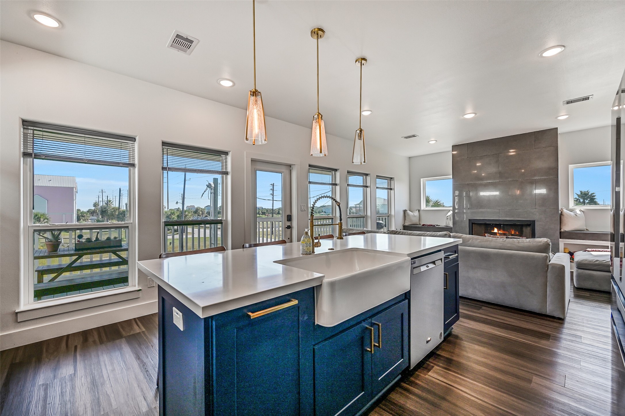 3627 Niko Court, Galveston, TX 77554