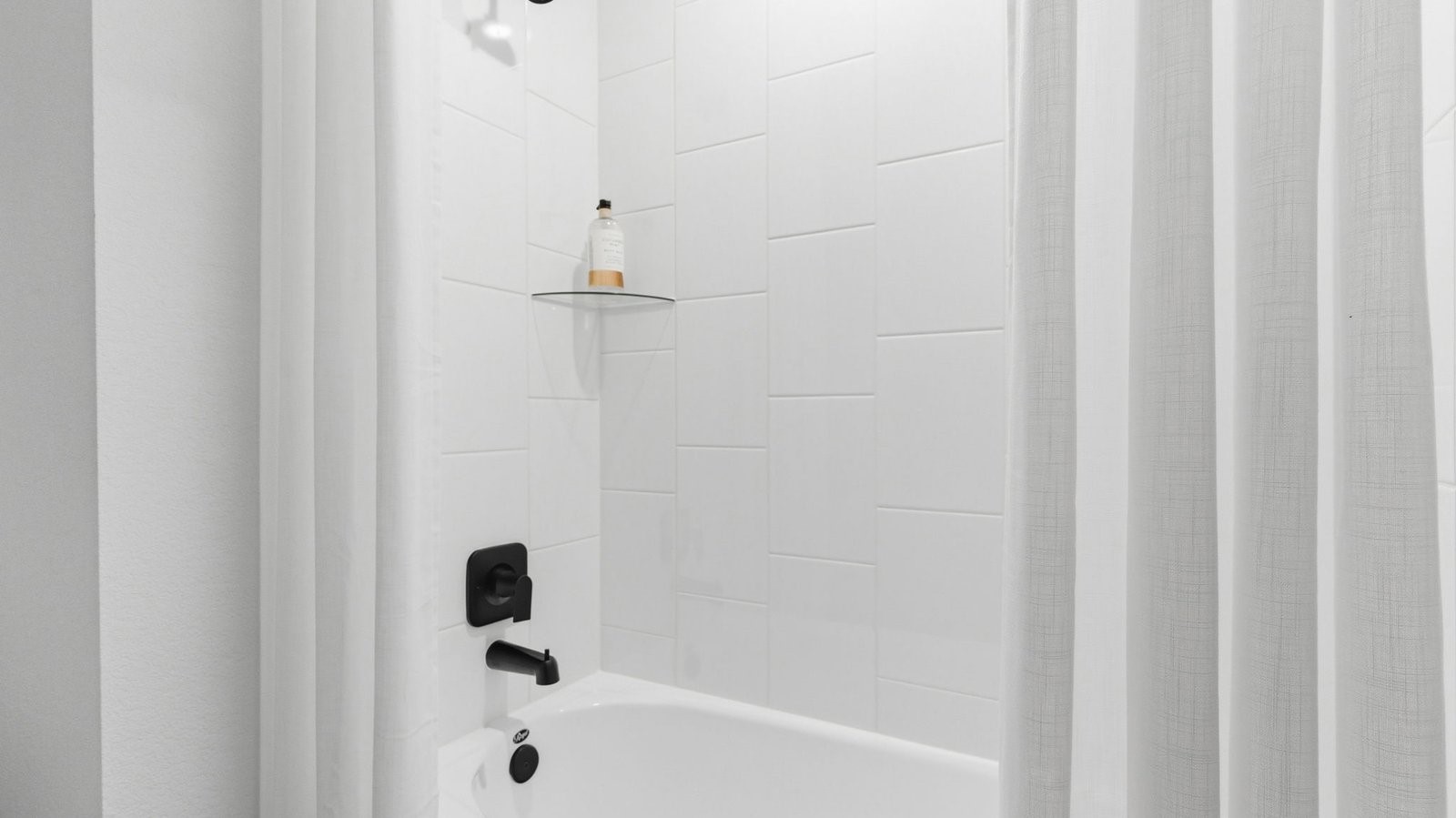 Standing tub in the secondary bathroom