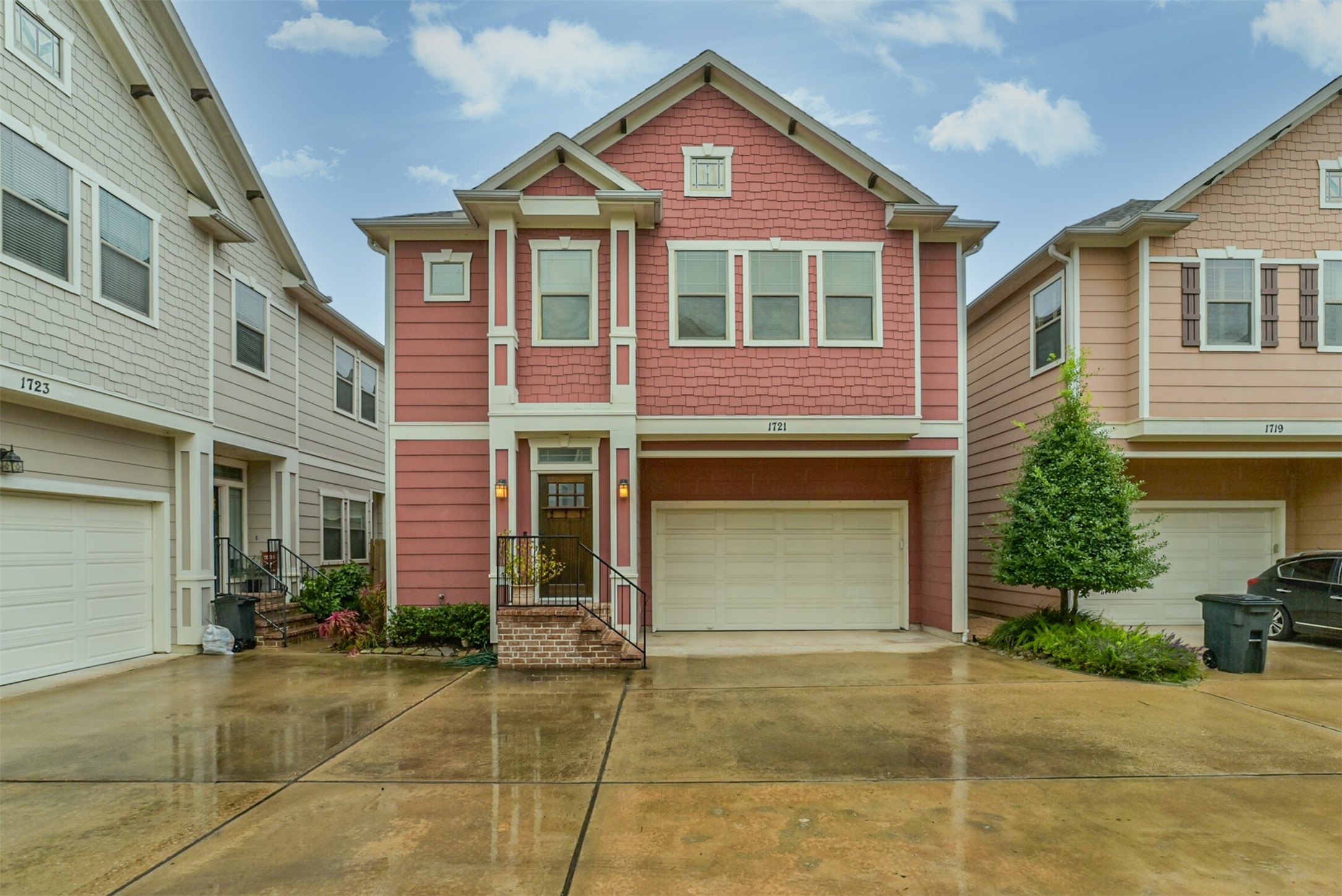Welcome home to 1721 W 24th St! Stylishly updated 2-bed, 2-bath Heights retreat, walkable to the neighborhood's best restaurants. Heights living at an unbeatable price! Welcome home to 1721 W 24th St! Stylishly updated 2-bed, 2-bath Heights retreat, walkable to the neighborhood's best restaurants. Heights living at an unbeatable price!