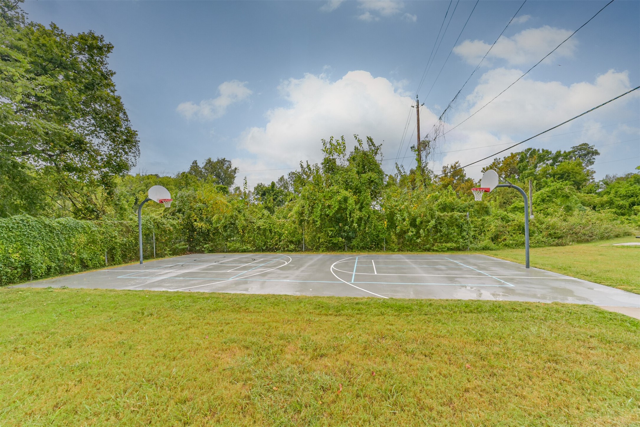 Little thicket park also has a basketball court!