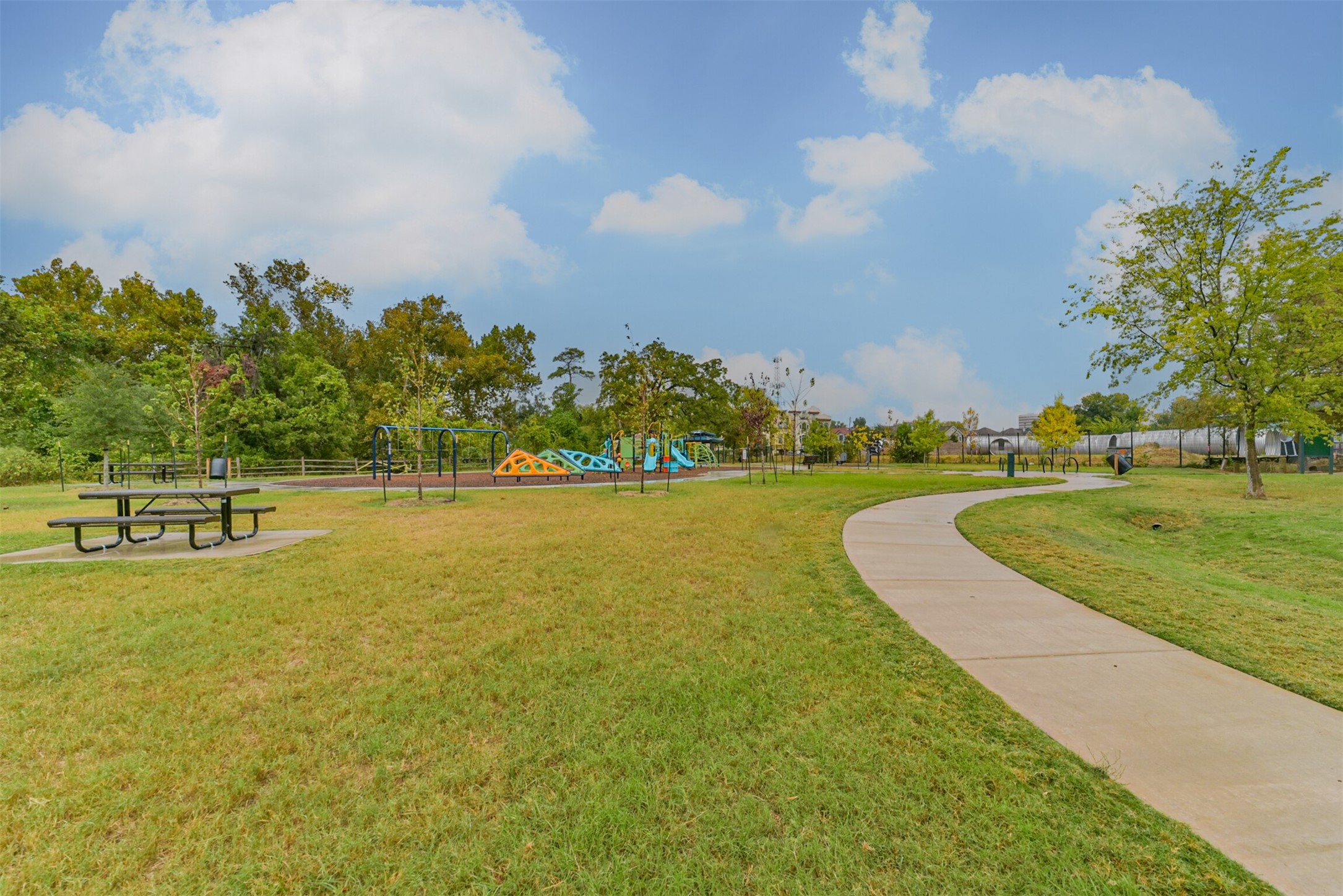 Such a nice amenity to have near by! Tons a restaurants within walking distance as well!