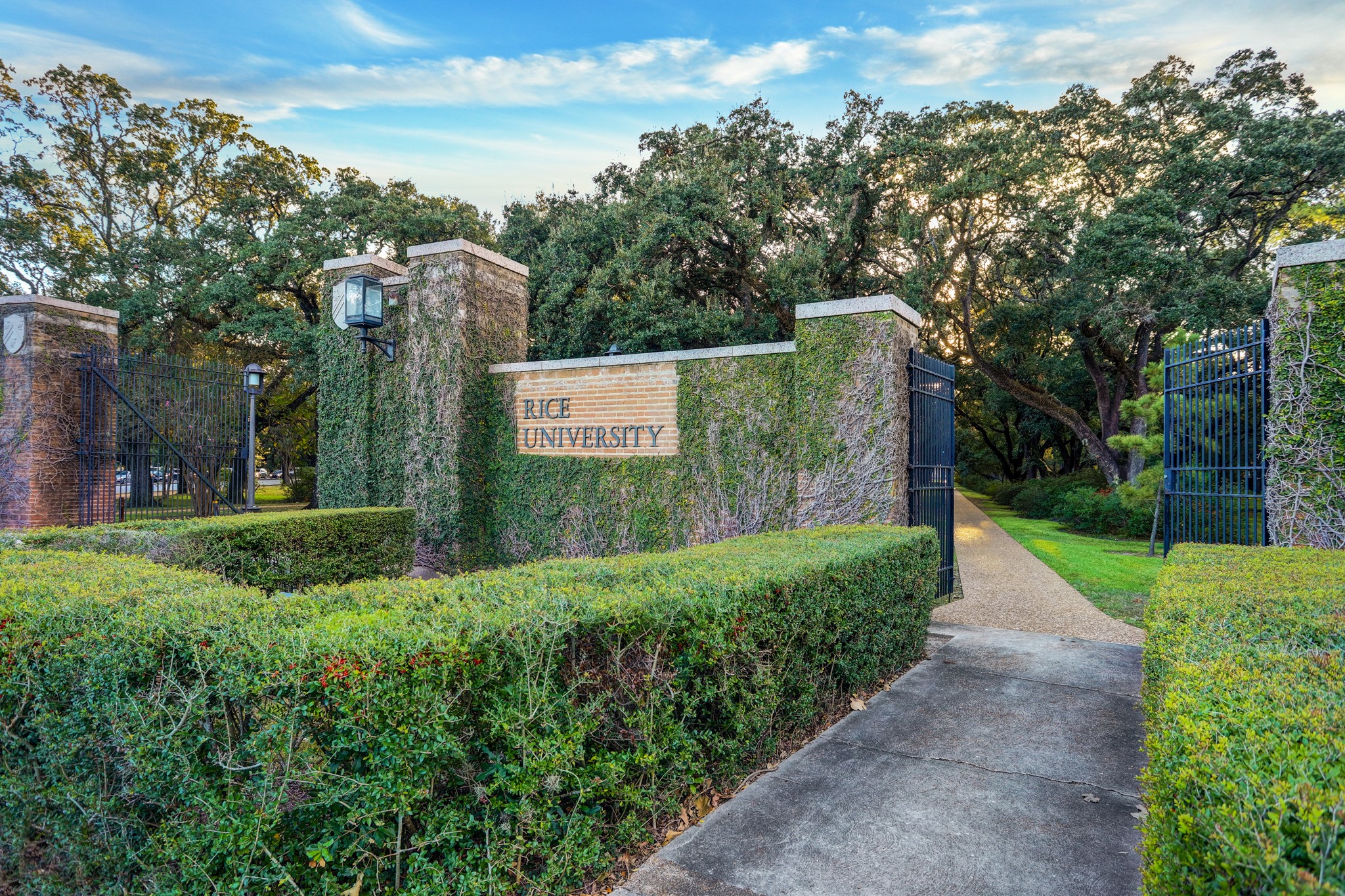 RICE UNIVERSITY: Just a few minutes away by car, Rice University offers an ideal neighbor for academic, cultural, and recreational enrichment.