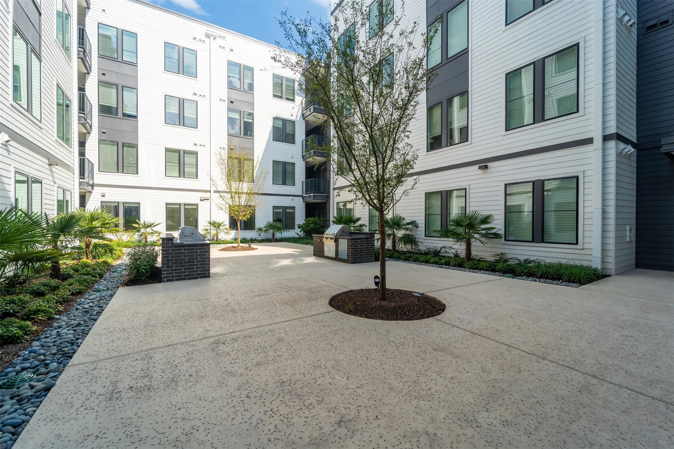1690 North Loop, #379, Houston, TX 77009