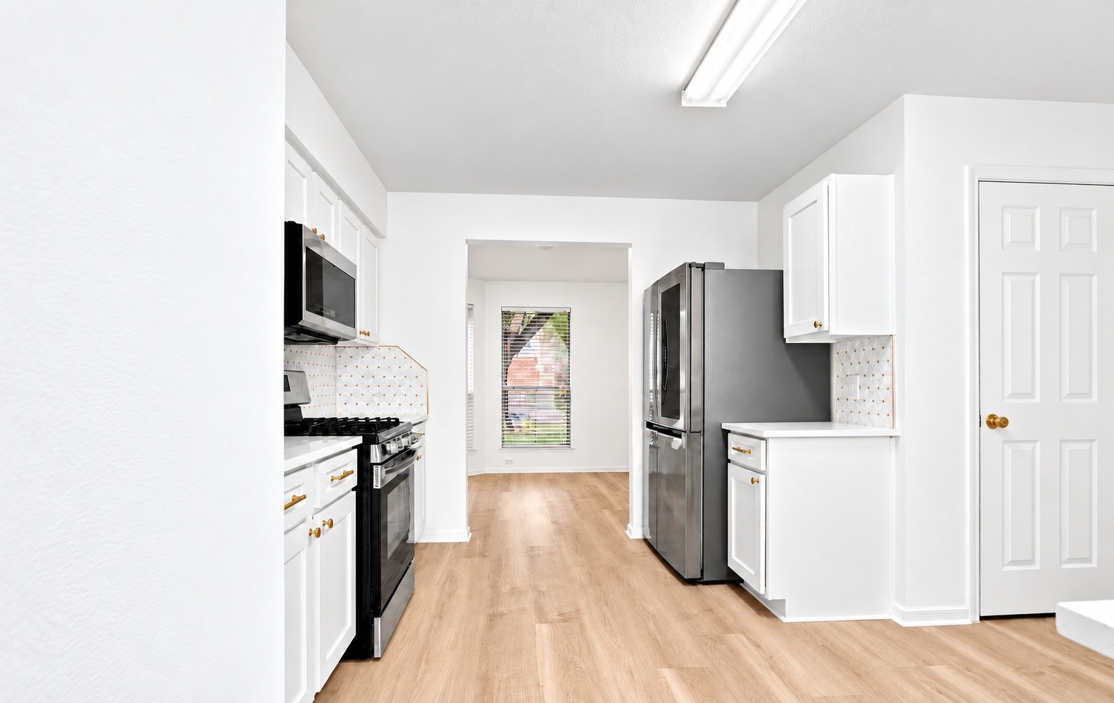 Another angle of the kitchen!