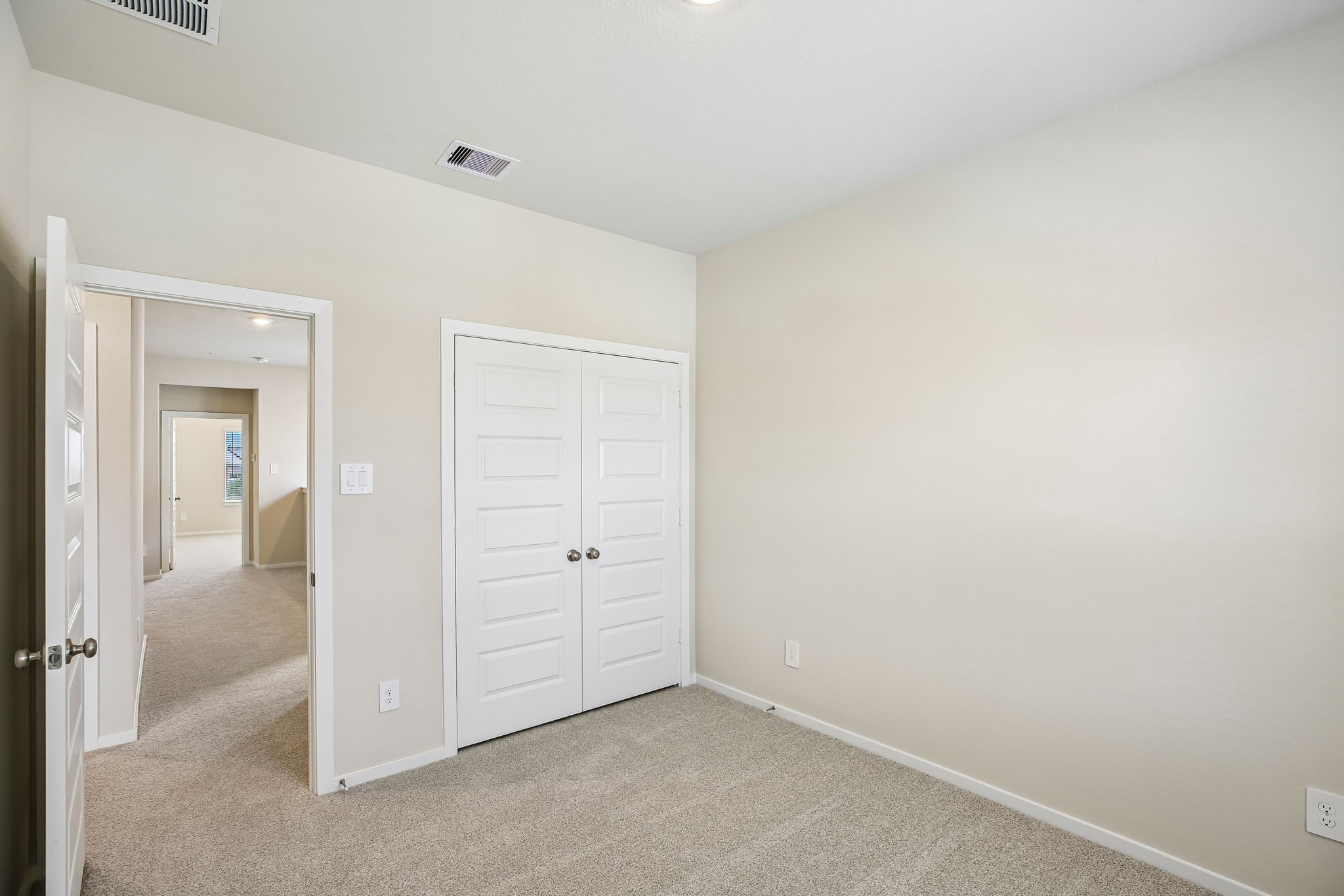 Photo is not of the actual home, but is an inspirational photo of the builder's model and may depict options, furnishings, and/or decorator features that are not included.