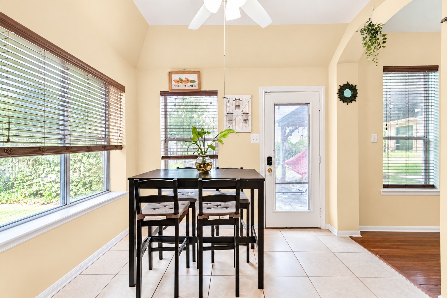 880 Shoal Pointe Lane, League City, TX 77573