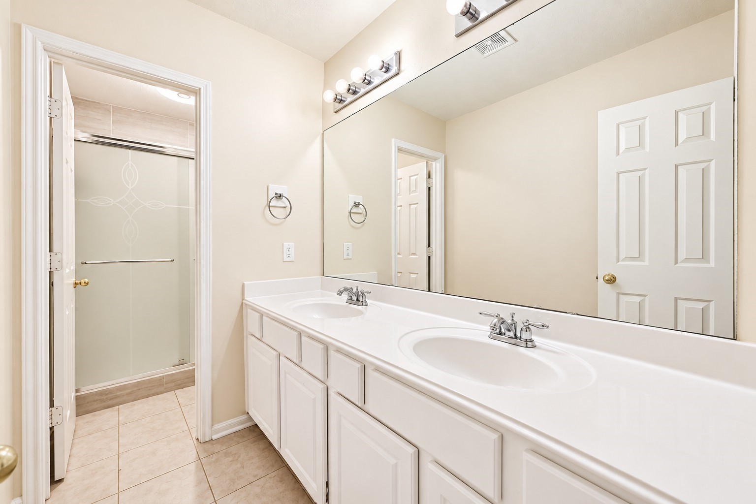 880 Shoal Pointe Lane, League City, TX 77573