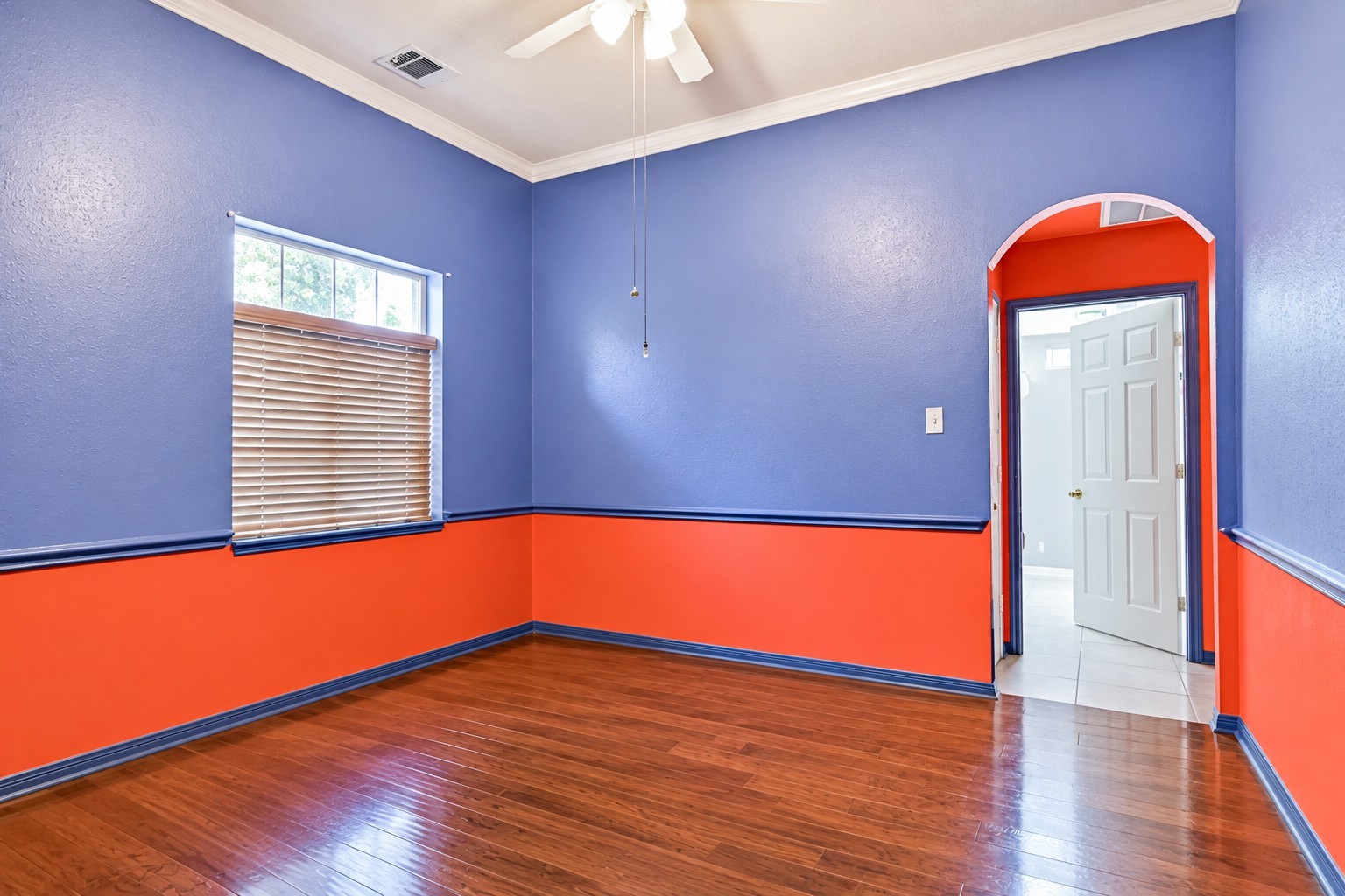 Formal dining room to the left of the entrance Formal dining room to the left of the entrance