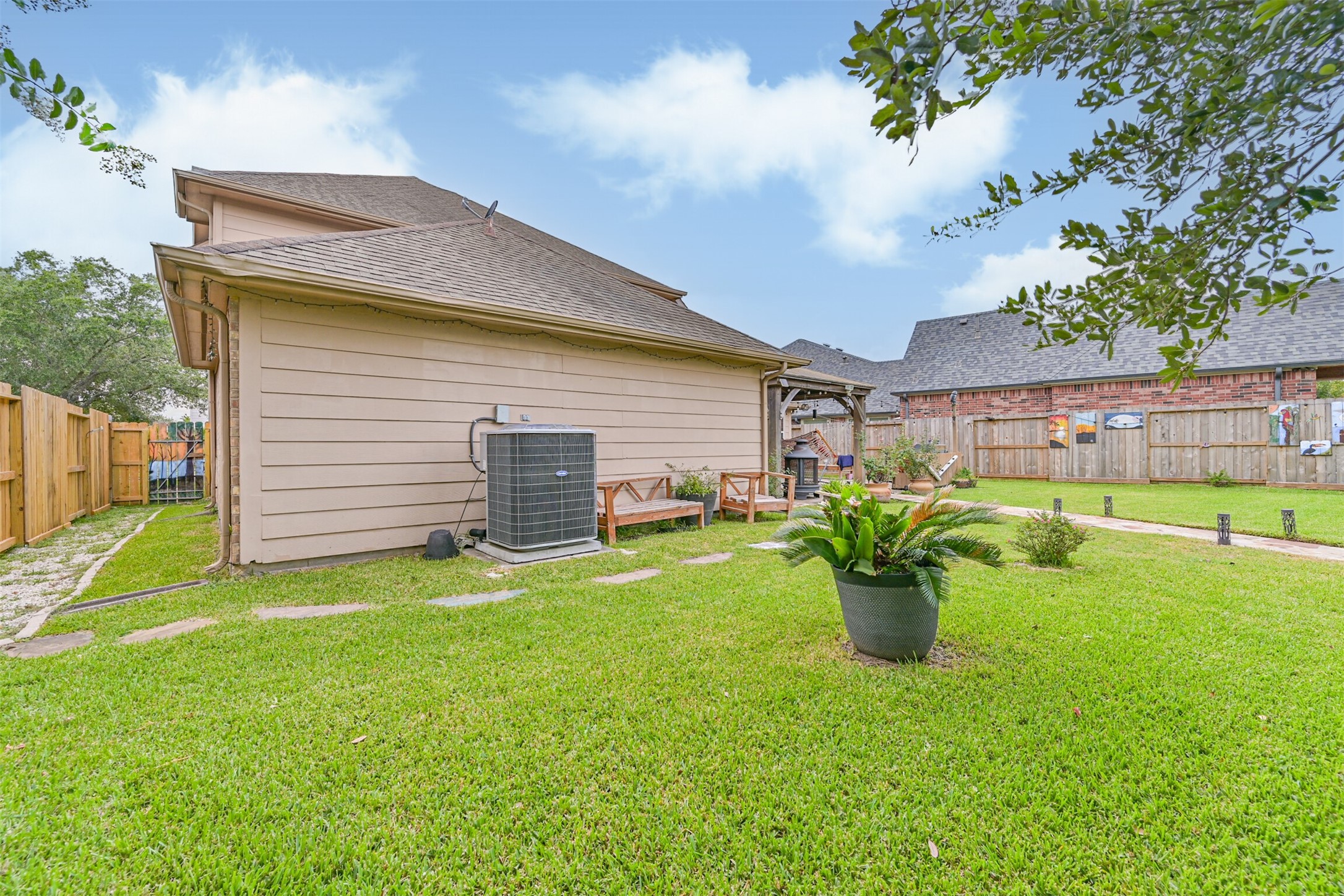 880 Shoal Pointe Lane, League City, TX 77573