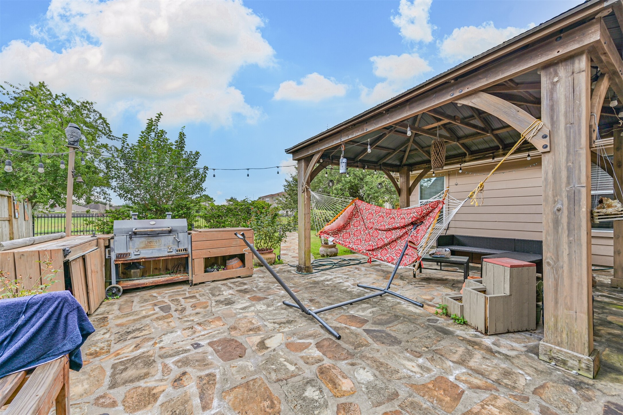 880 Shoal Pointe Lane, League City, TX 77573