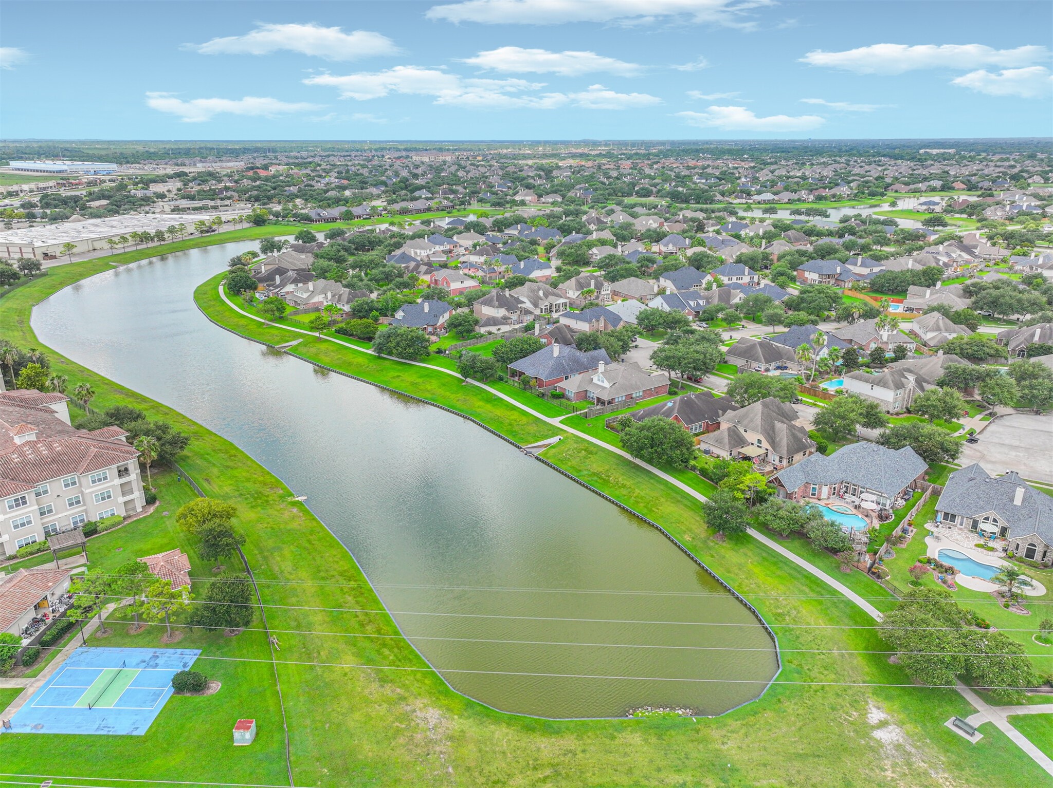 880 Shoal Pointe Lane, League City, TX 77573