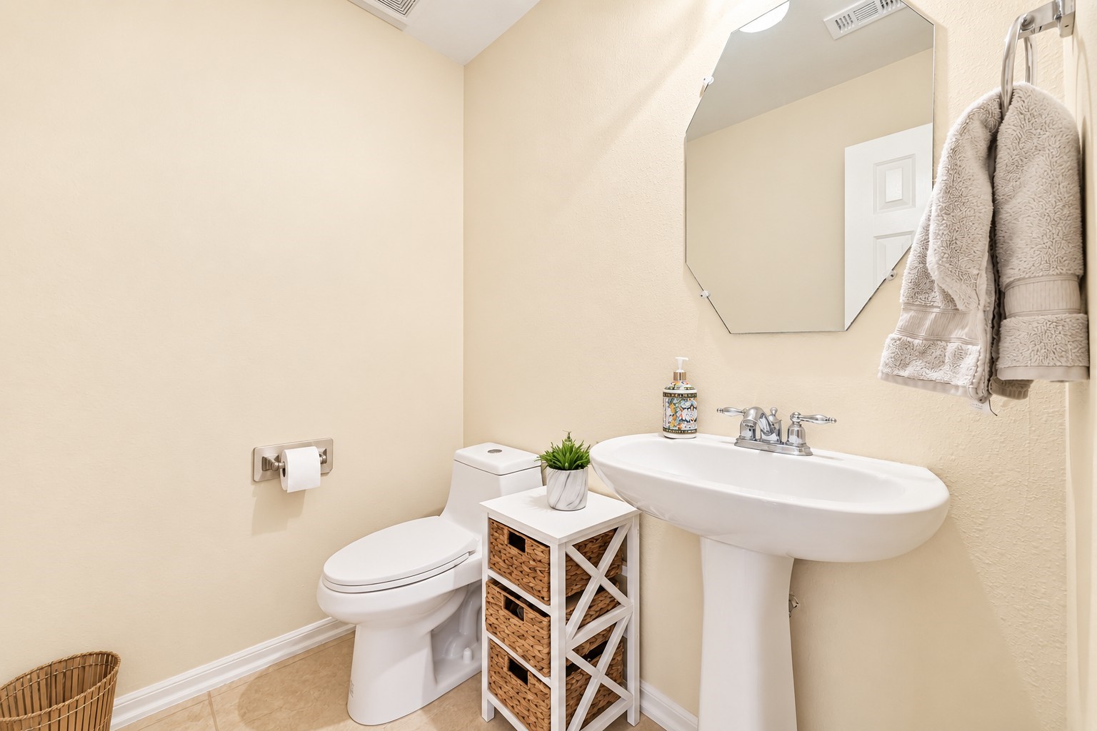 1/2 bath downstairs