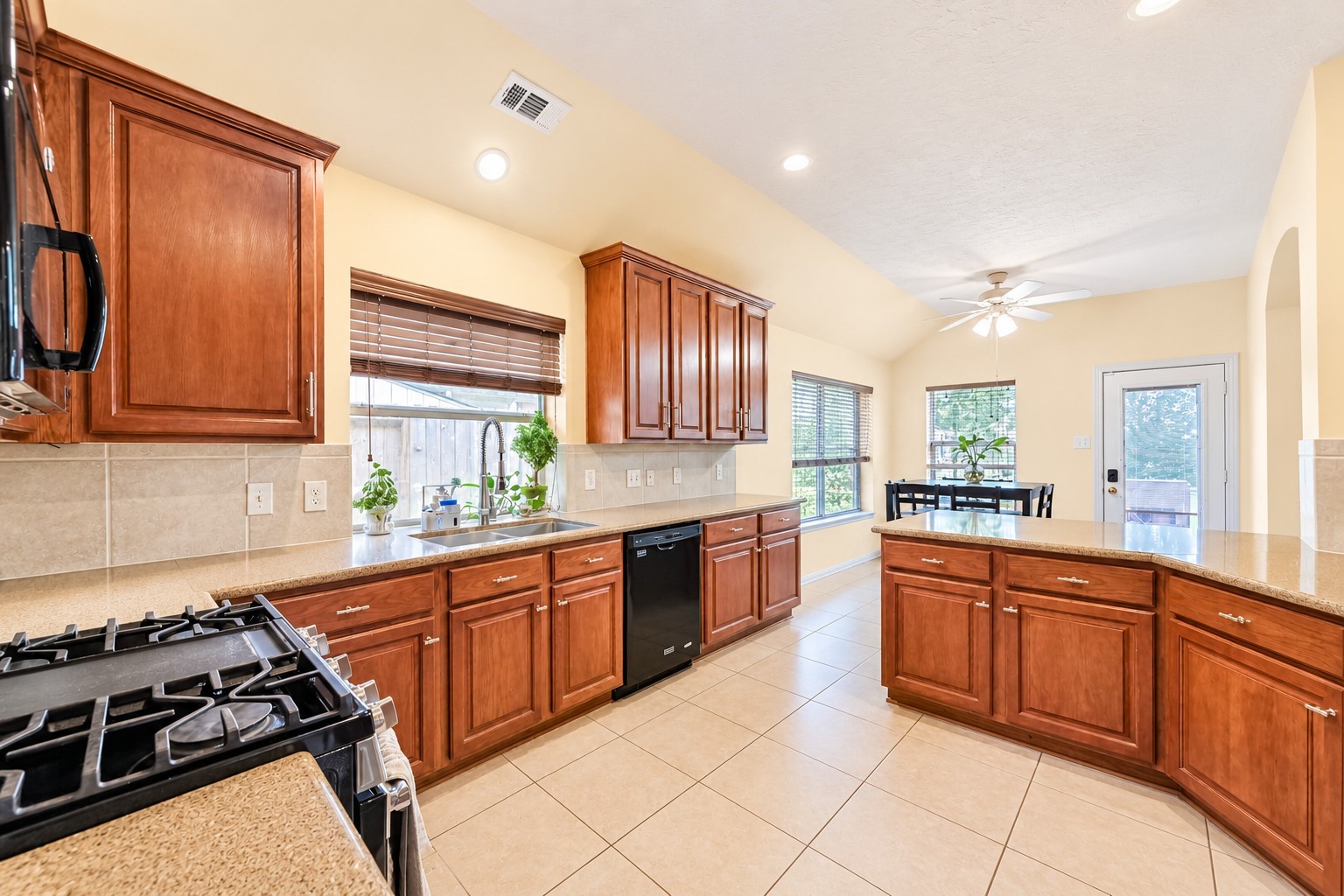 880 Shoal Pointe Lane, League City, TX 77573