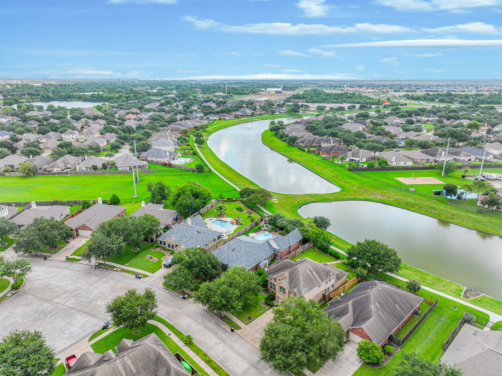 880 Shoal Pointe Lane, League City, TX 77573