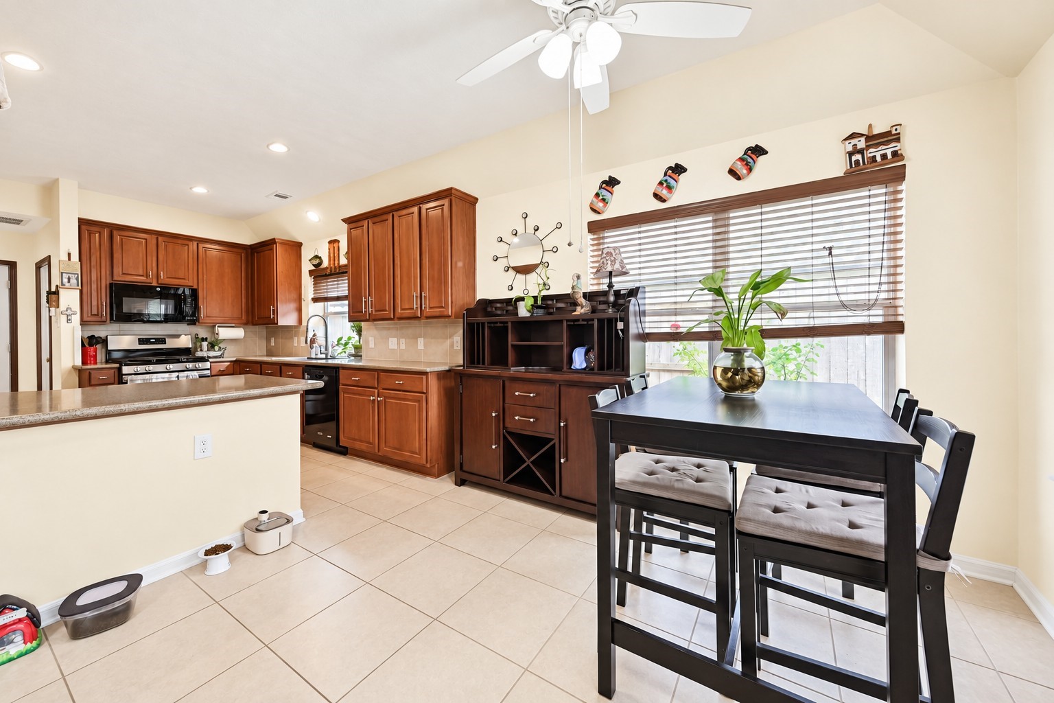 880 Shoal Pointe Lane, League City, TX 77573