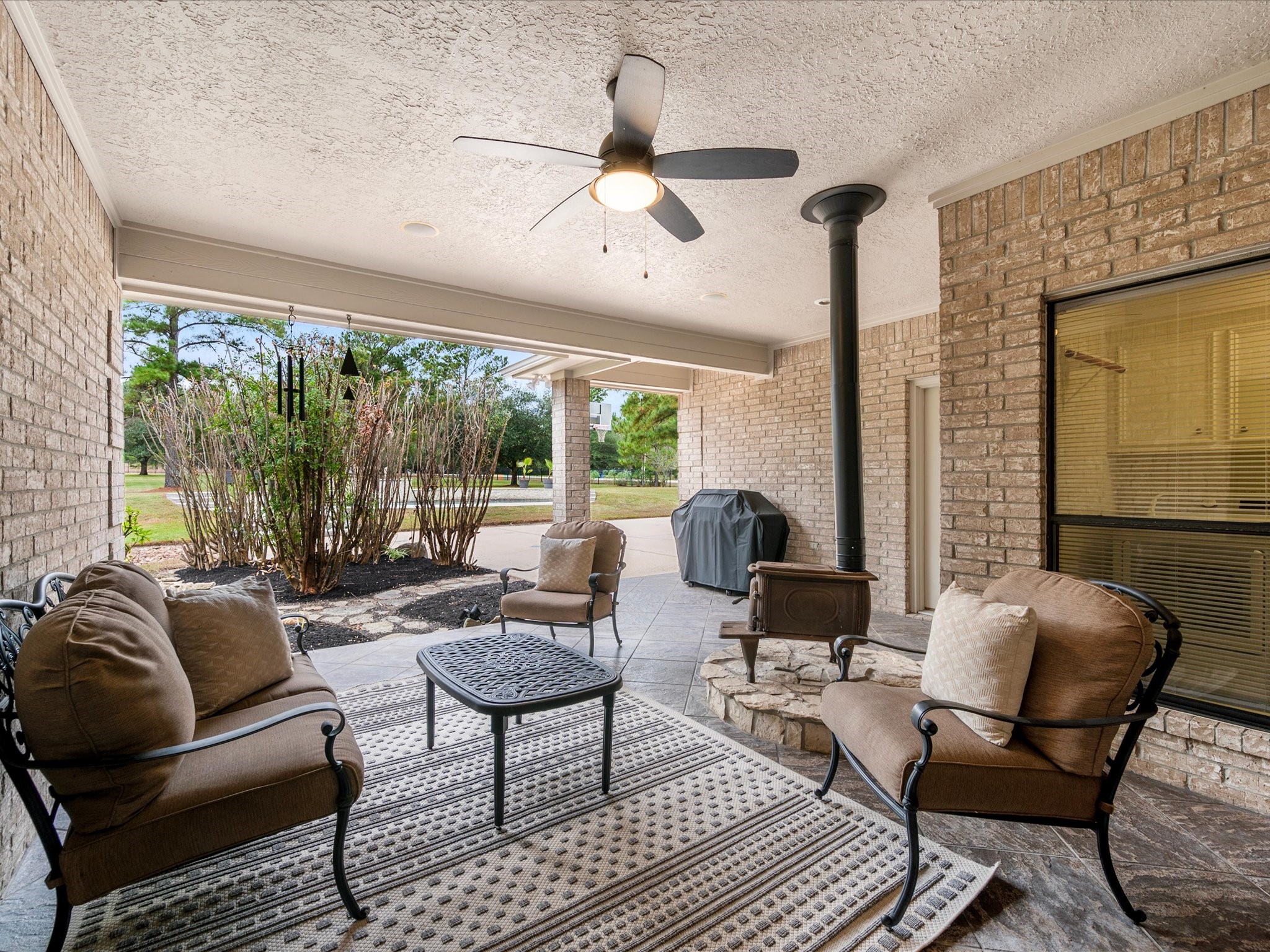 10231 Crestwater Circle, Magnolia, TX 77354