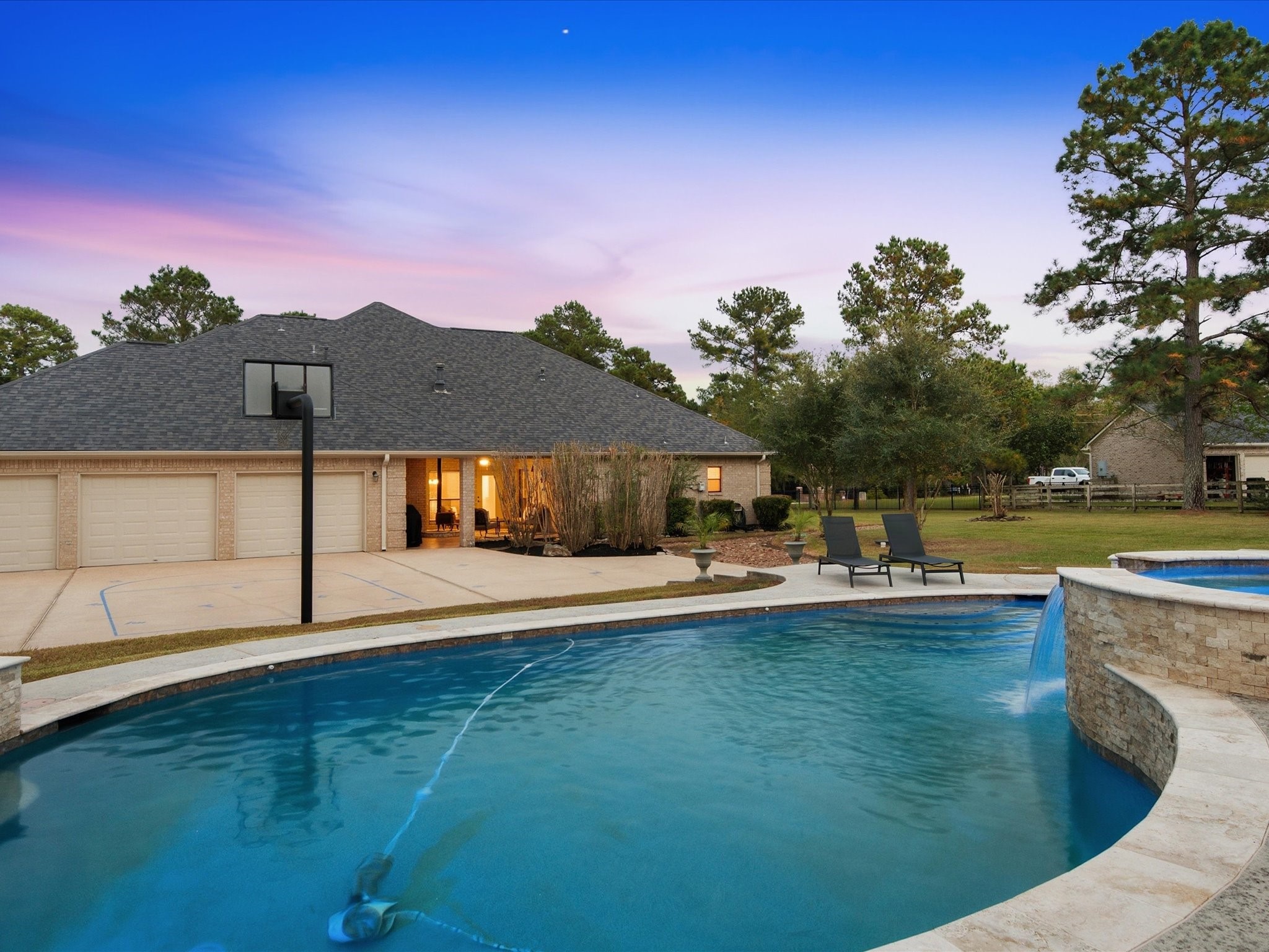 10231 Crestwater Circle, Magnolia, TX 77354