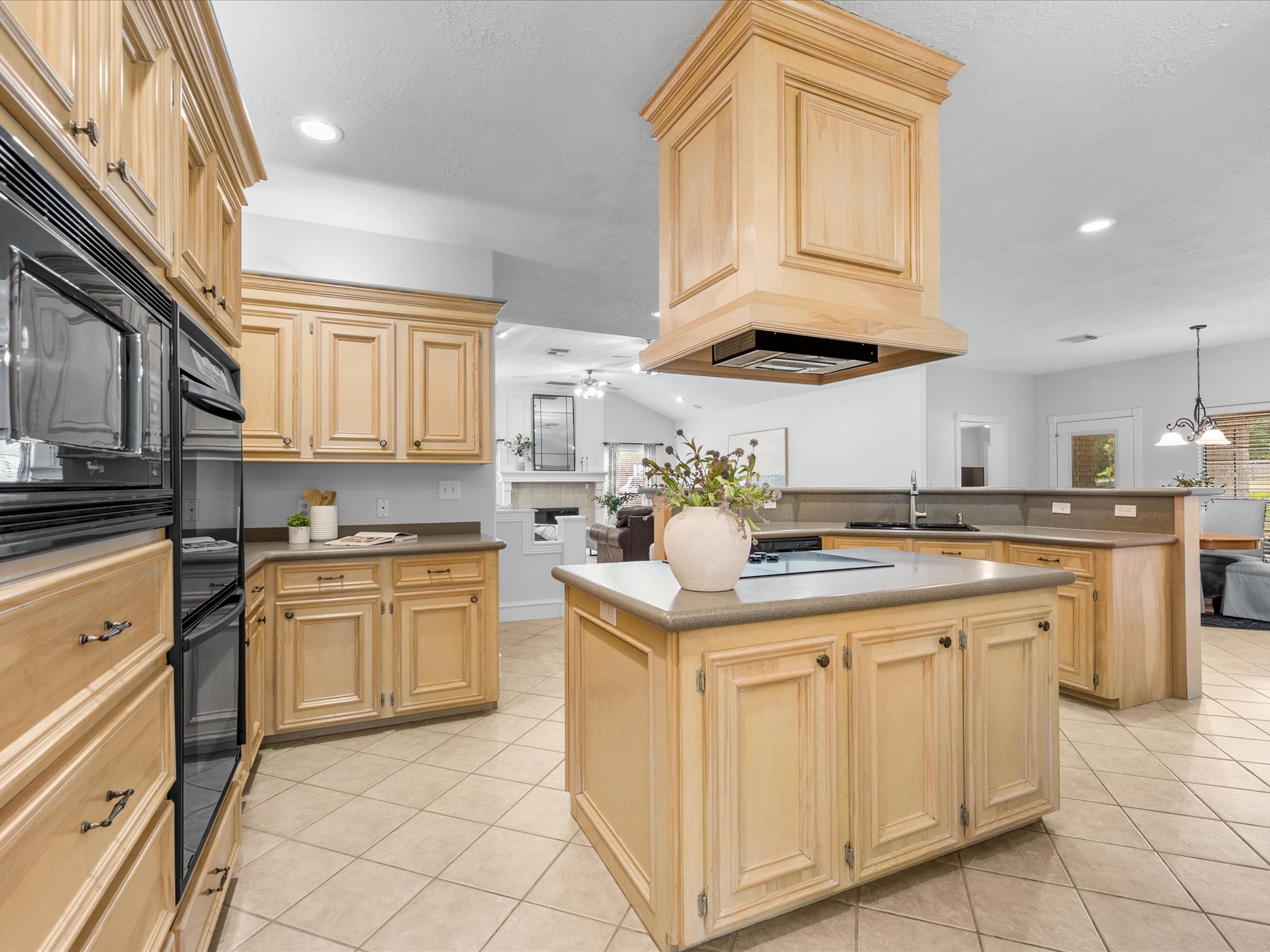 10231 Crestwater Circle, Magnolia, TX 77354