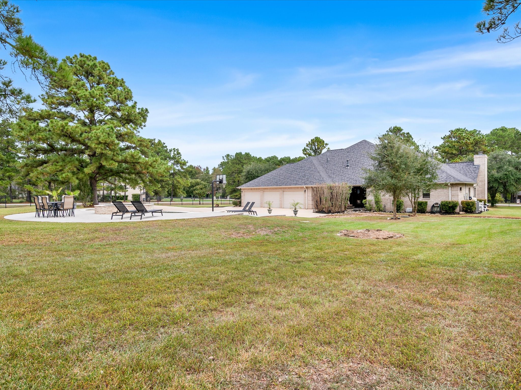 10231 Crestwater Circle, Magnolia, TX 77354