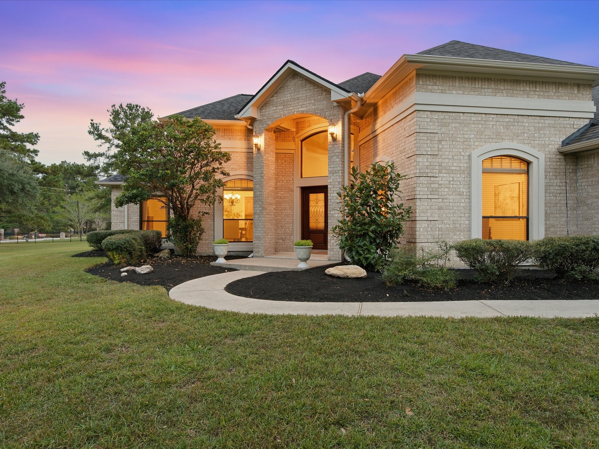 10231 Crestwater Circle, Magnolia, TX 77354