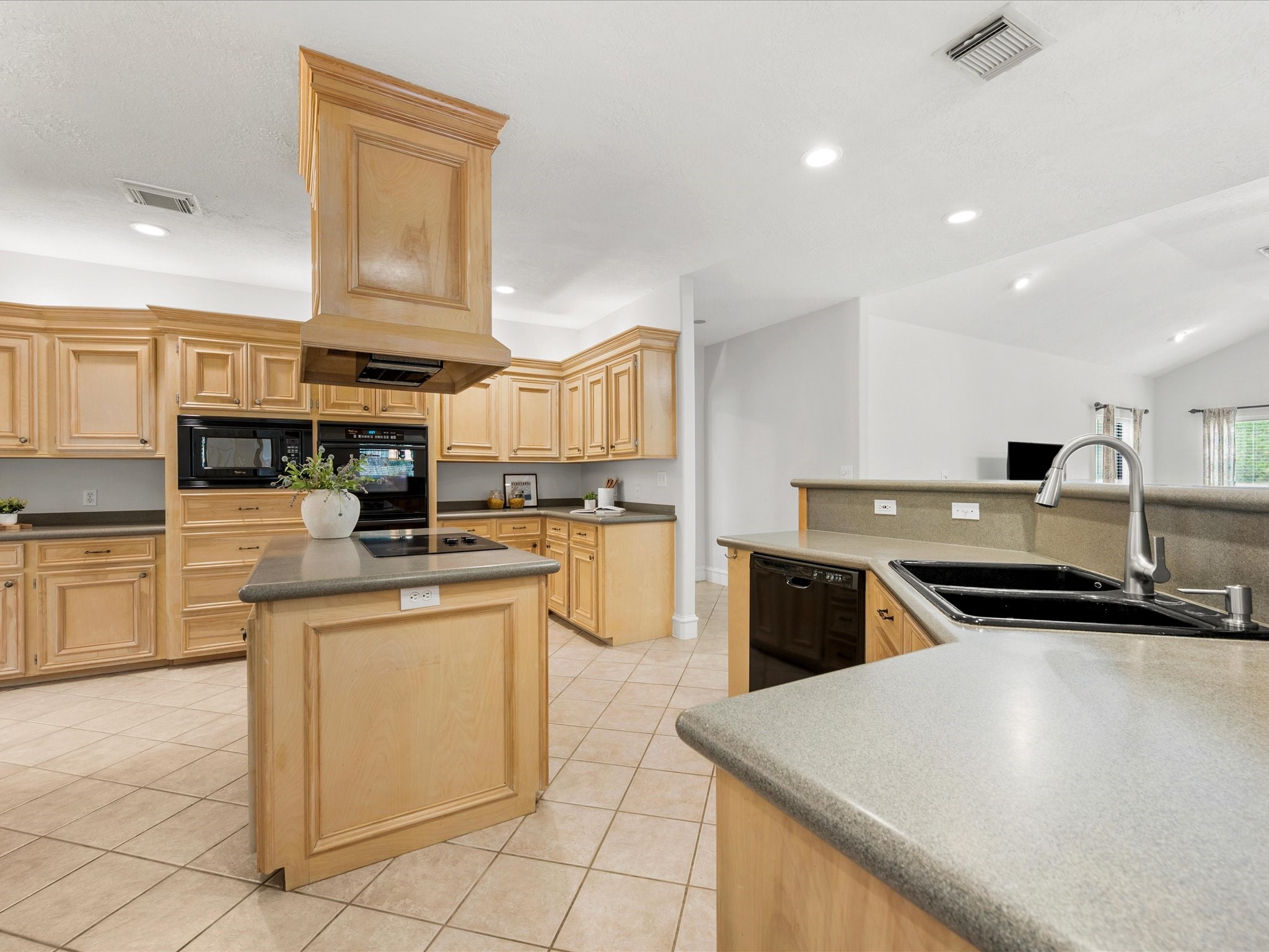 10231 Crestwater Circle, Magnolia, TX 77354