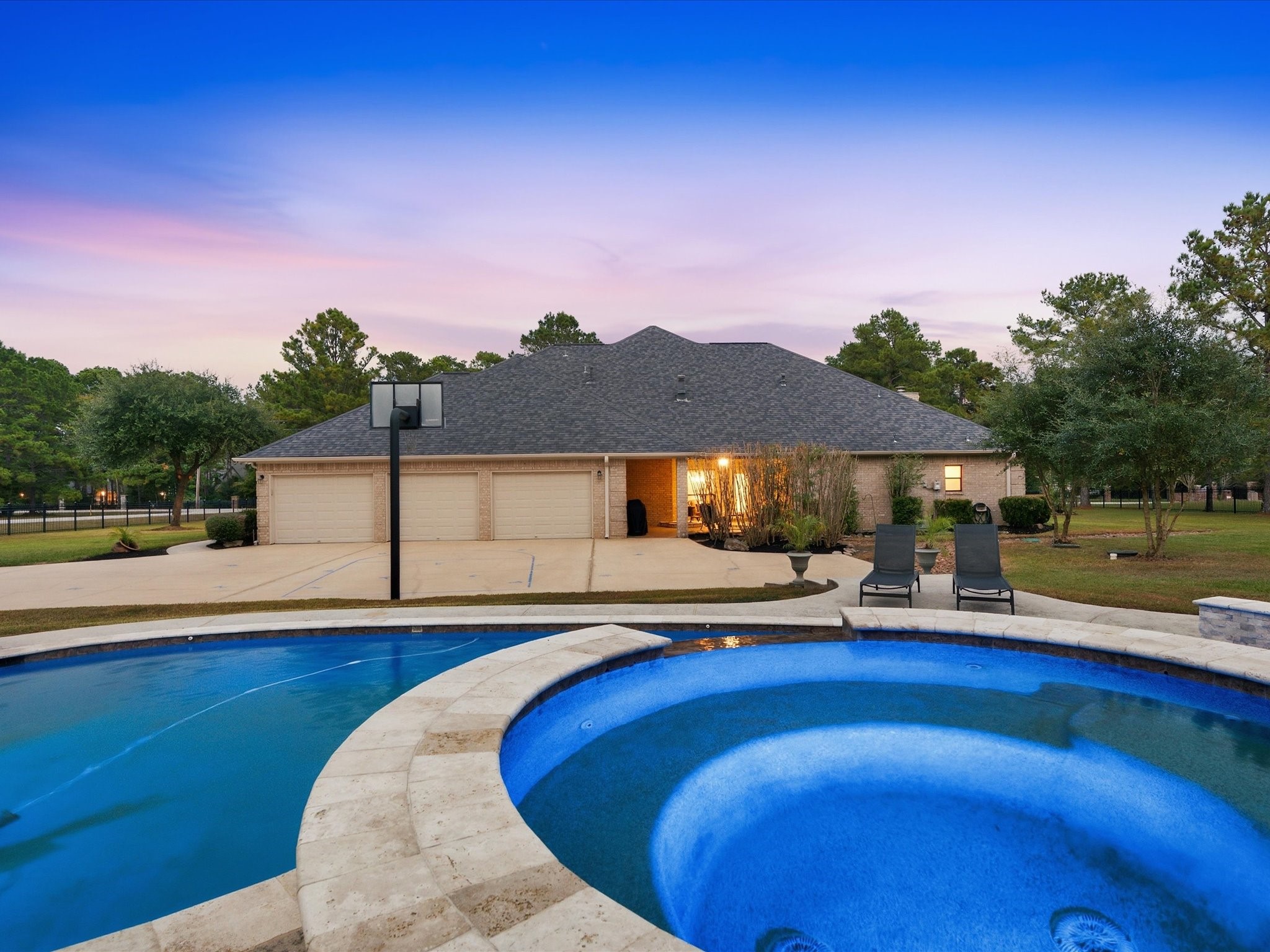 10231 Crestwater Circle, Magnolia, TX 77354