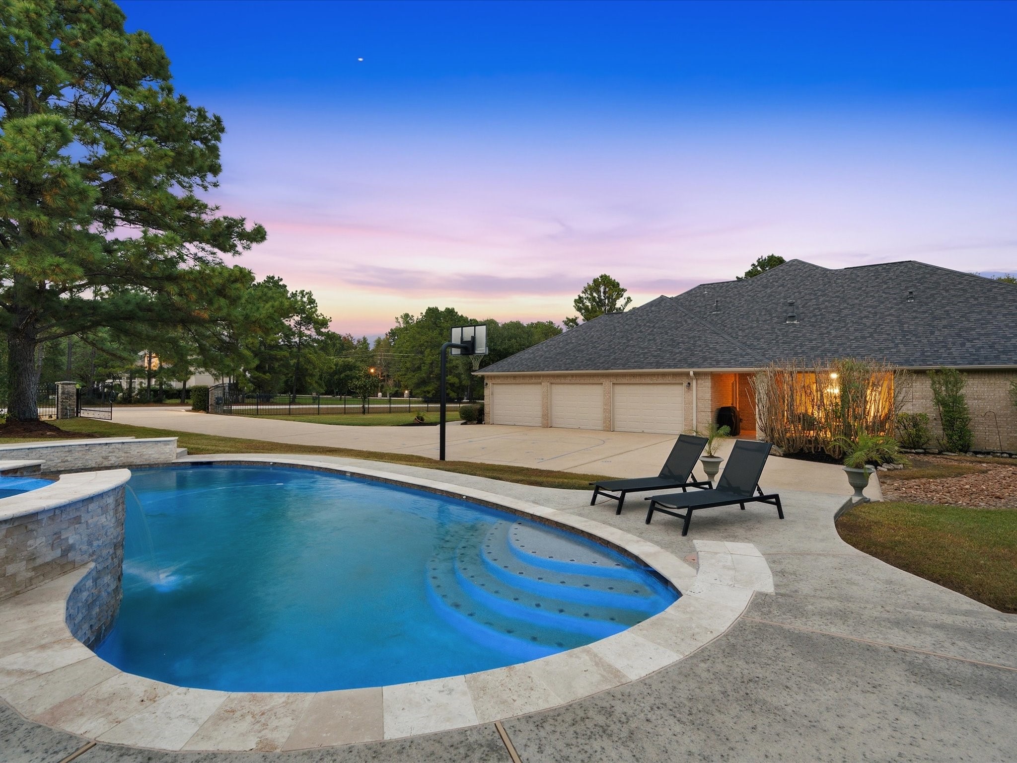 10231 Crestwater Circle, Magnolia, TX 77354