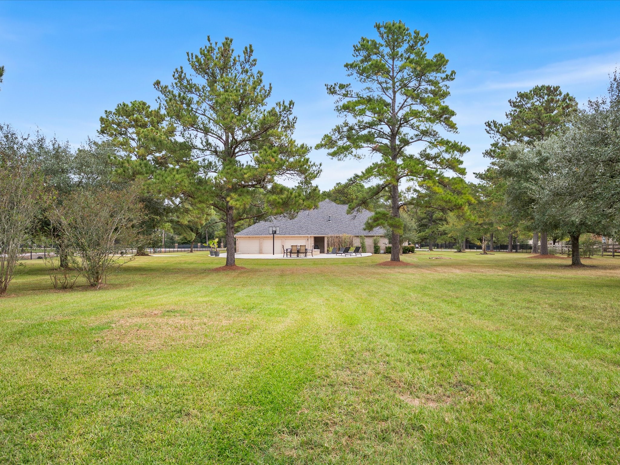 10231 Crestwater Circle, Magnolia, TX 77354
