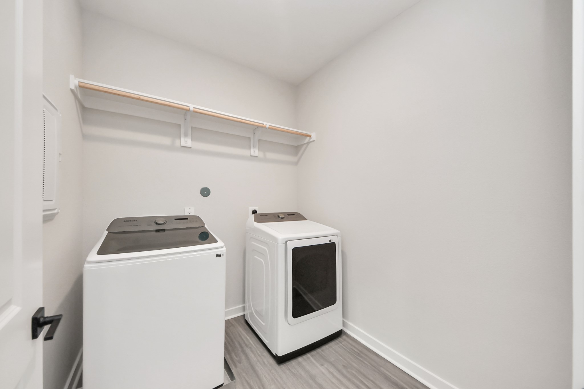 Walk-In Laudry Room with Full Size Washer/Dryer Included!