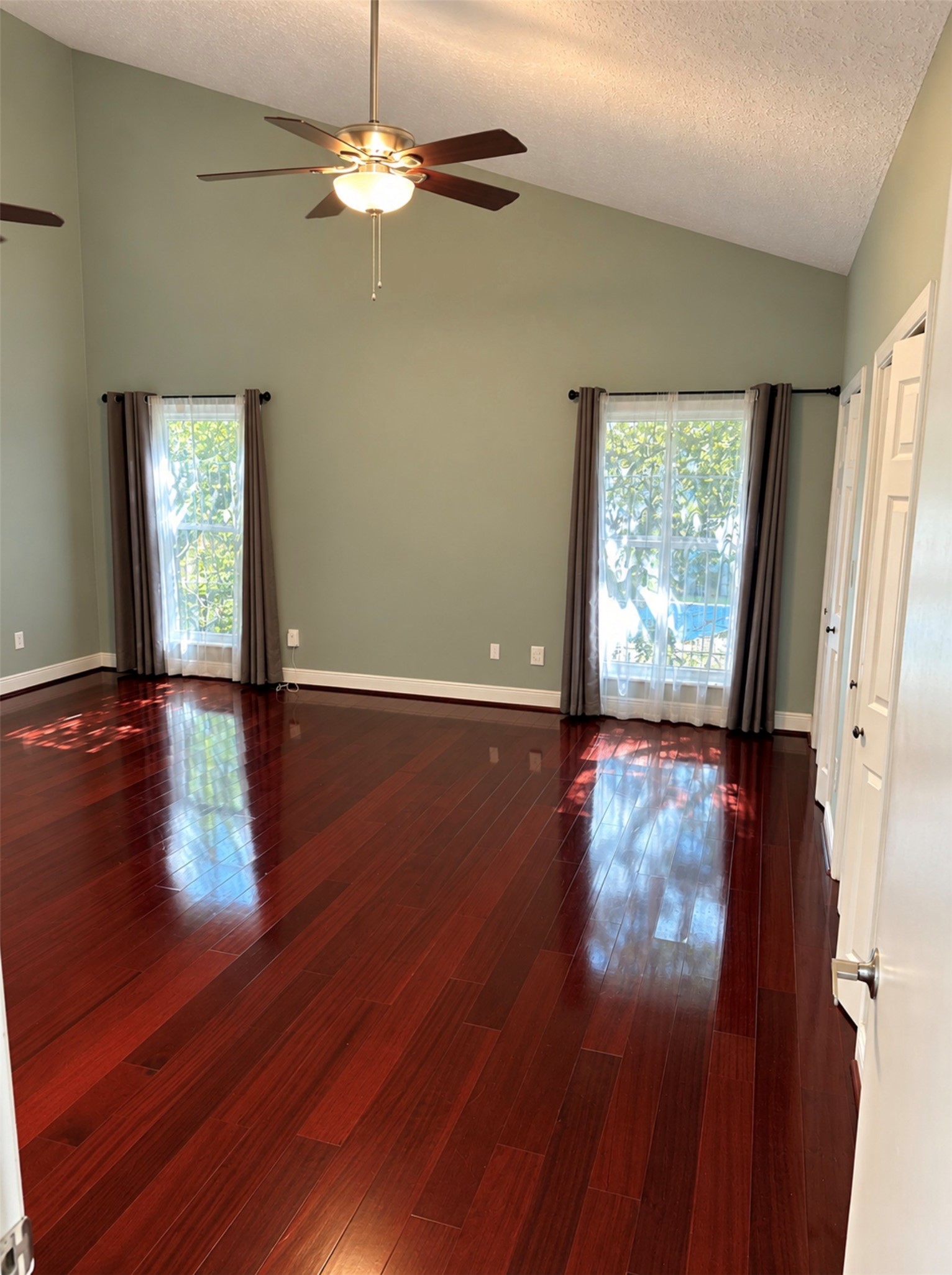 18122 Kings Row, Webster, TX 77058