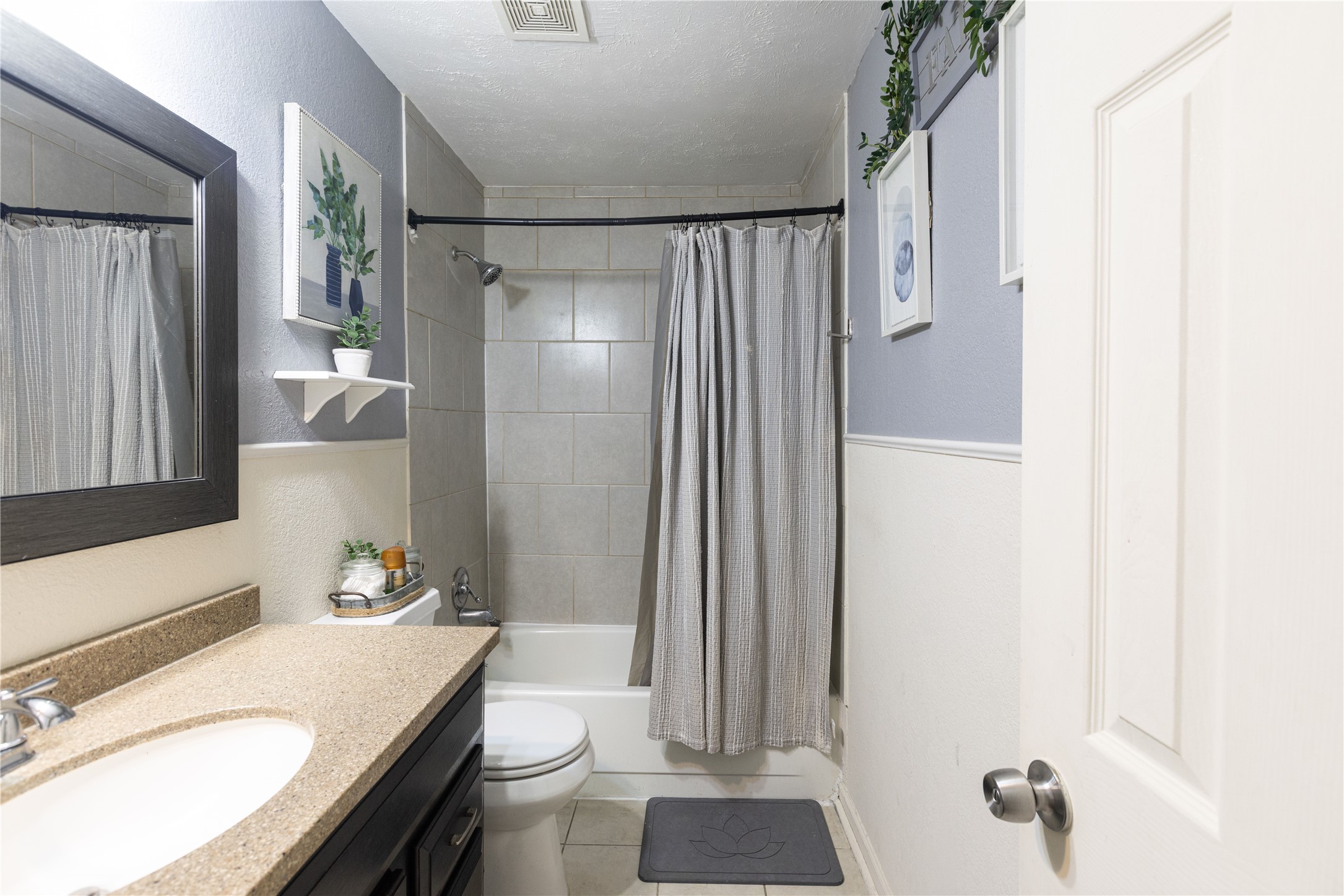 secondary full-bath