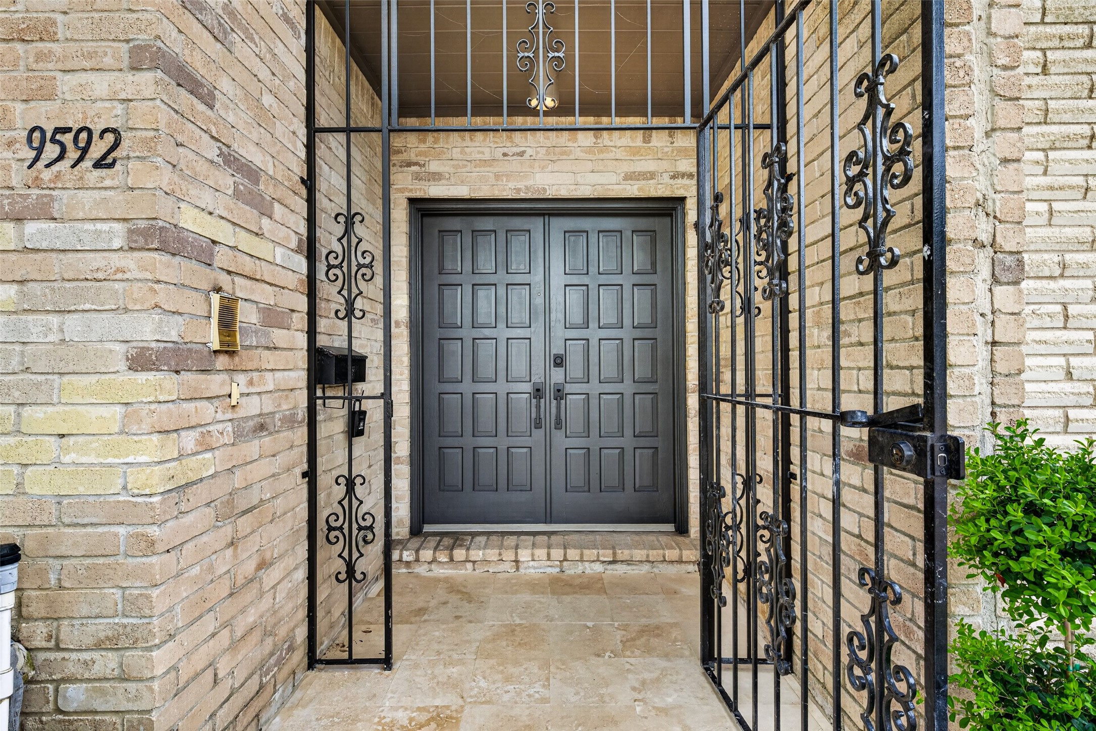9592 Doliver Drive, Houston, TX 77063