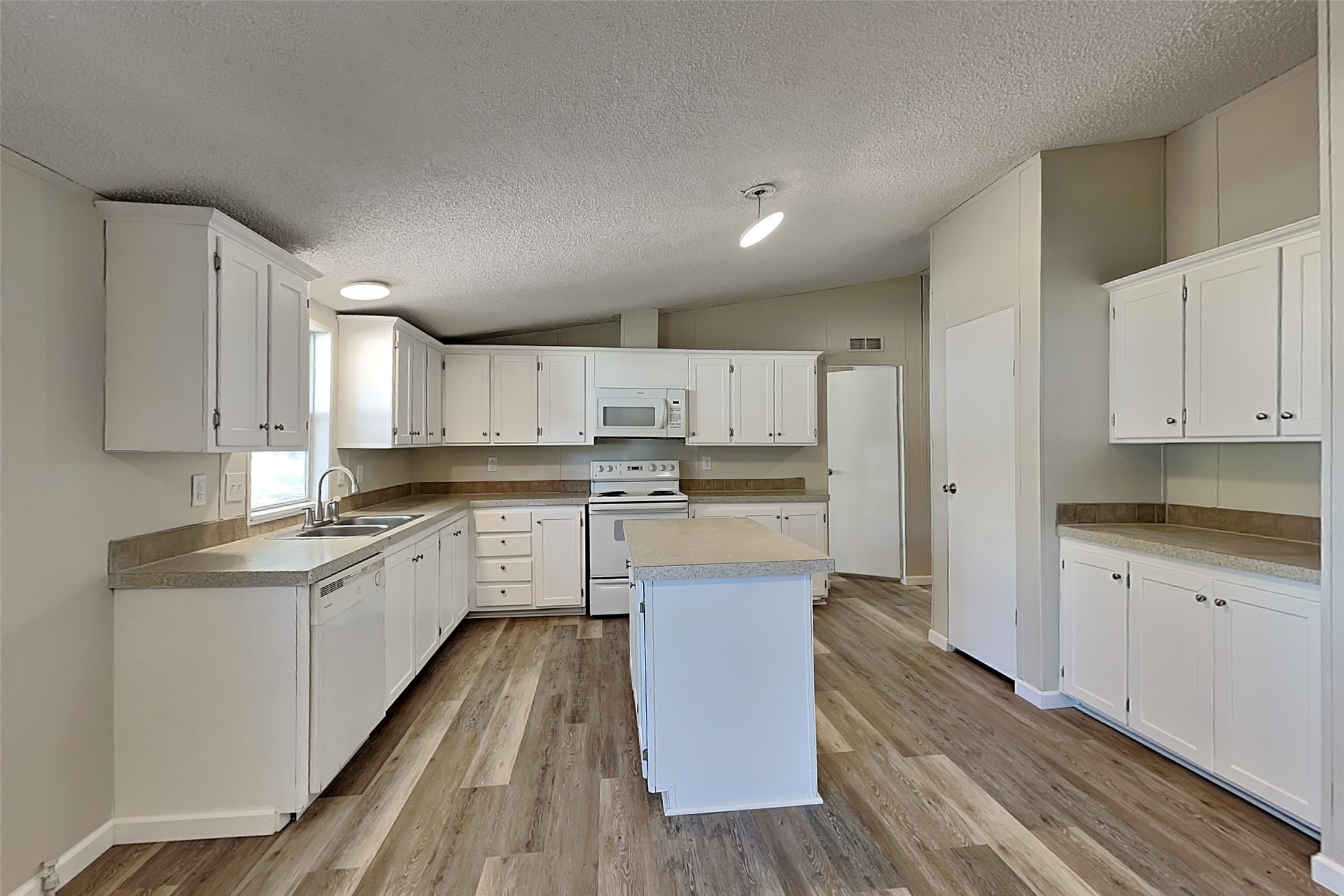 16211 Kelcey Circle, Magnolia, TX 77355