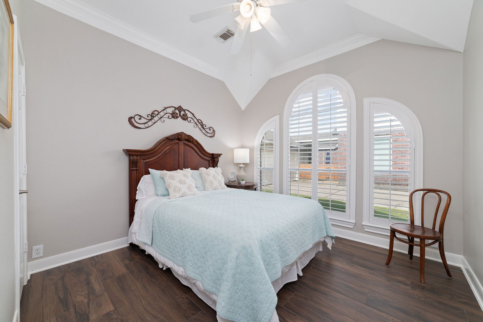 Secondary bedroom